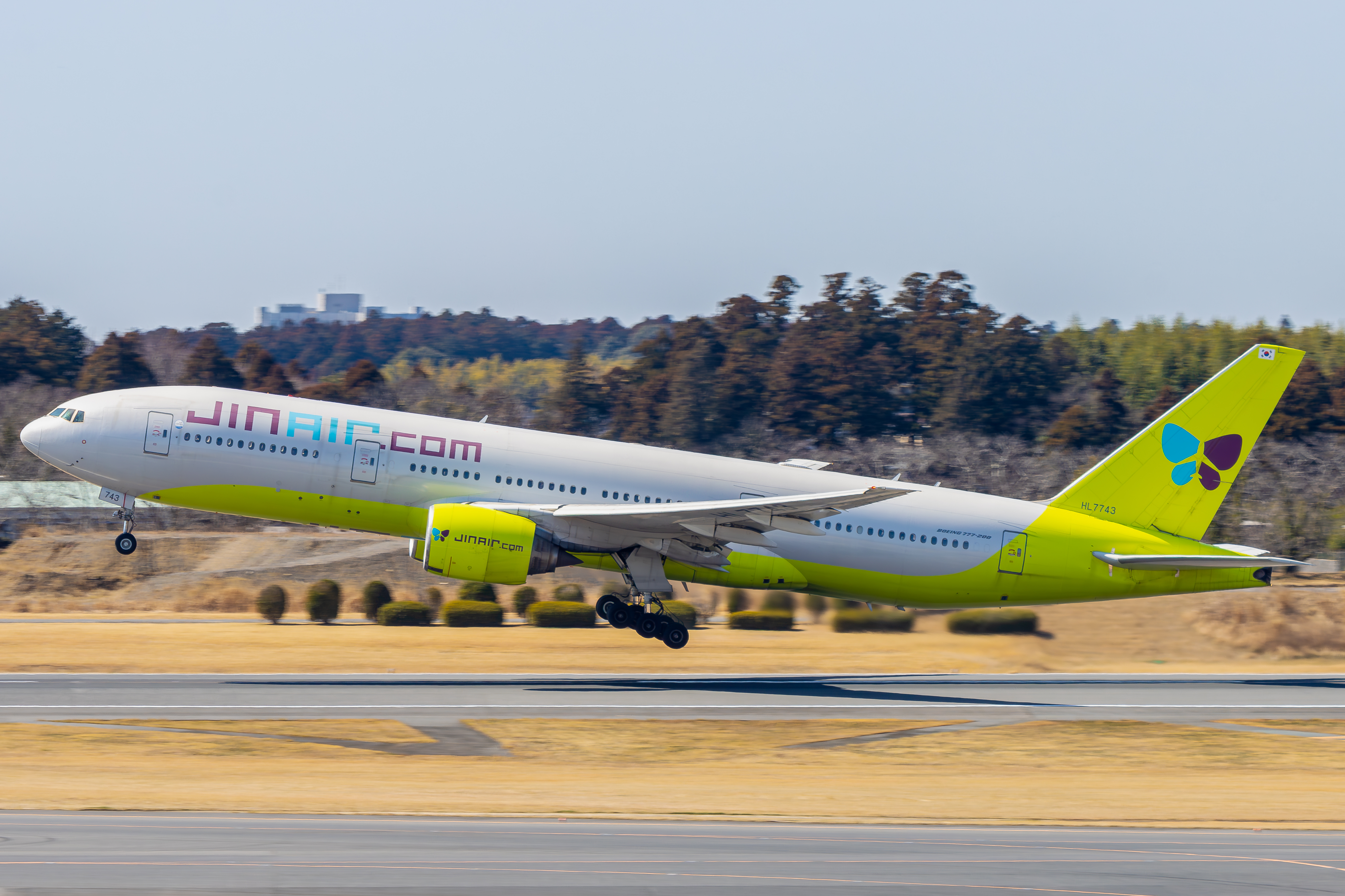 Full size: Jin Air Boeing 777-200ER HL7743 at Tokyo-Narita International Airport