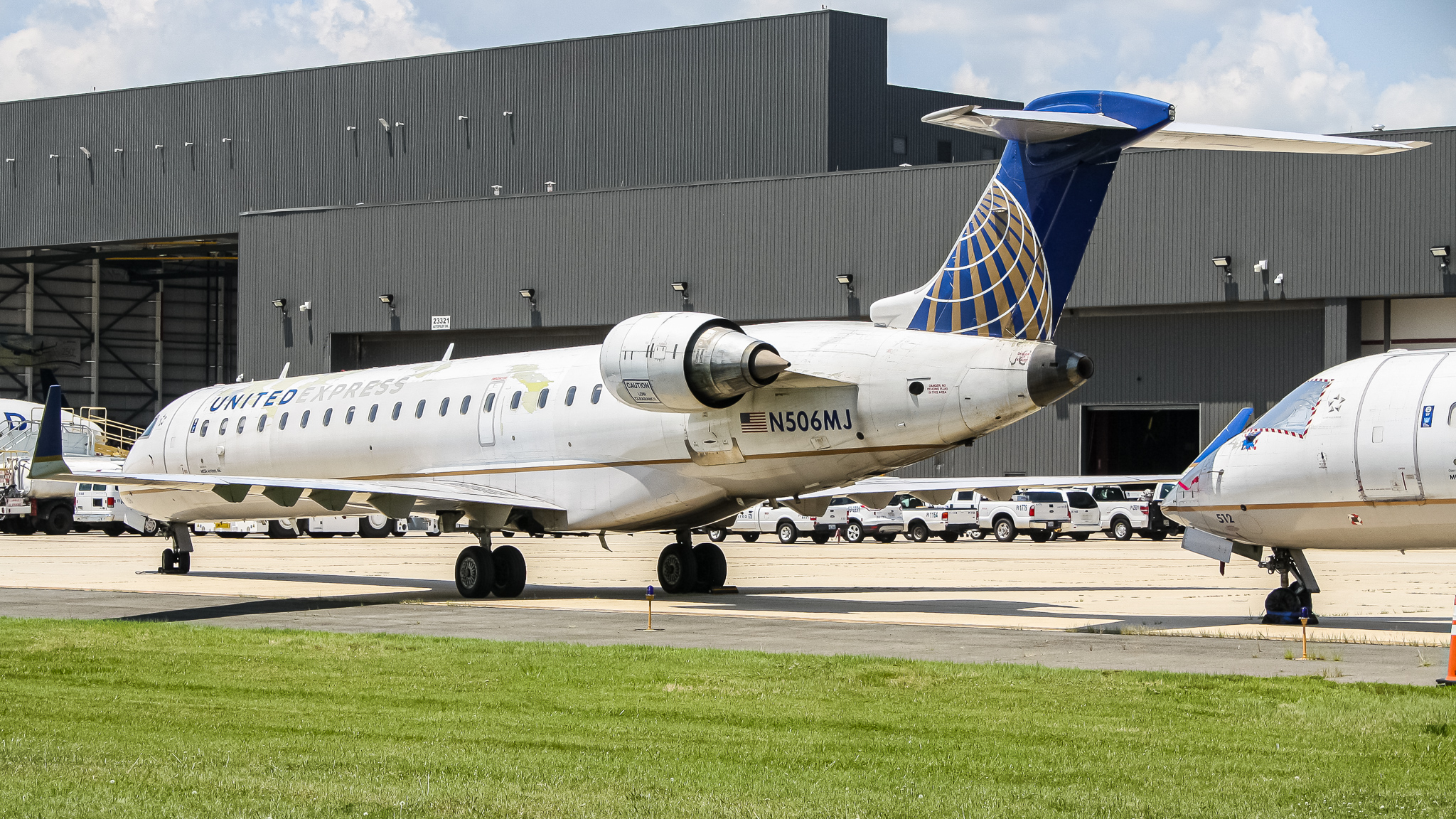 Full size: United Express Mitsubishi CRJ-700 N506MJ at Washington Dulles International Airport