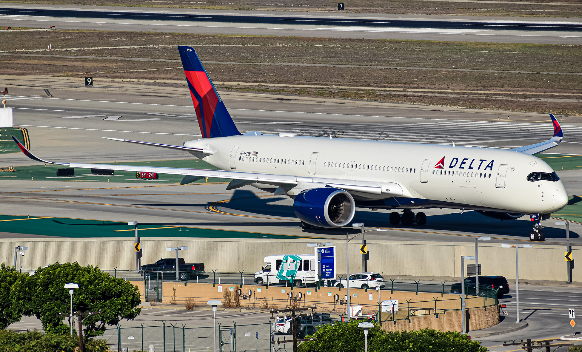 Full size: Delta Airlines Airbus A350-900 N516DN at Los Angeles International Airport