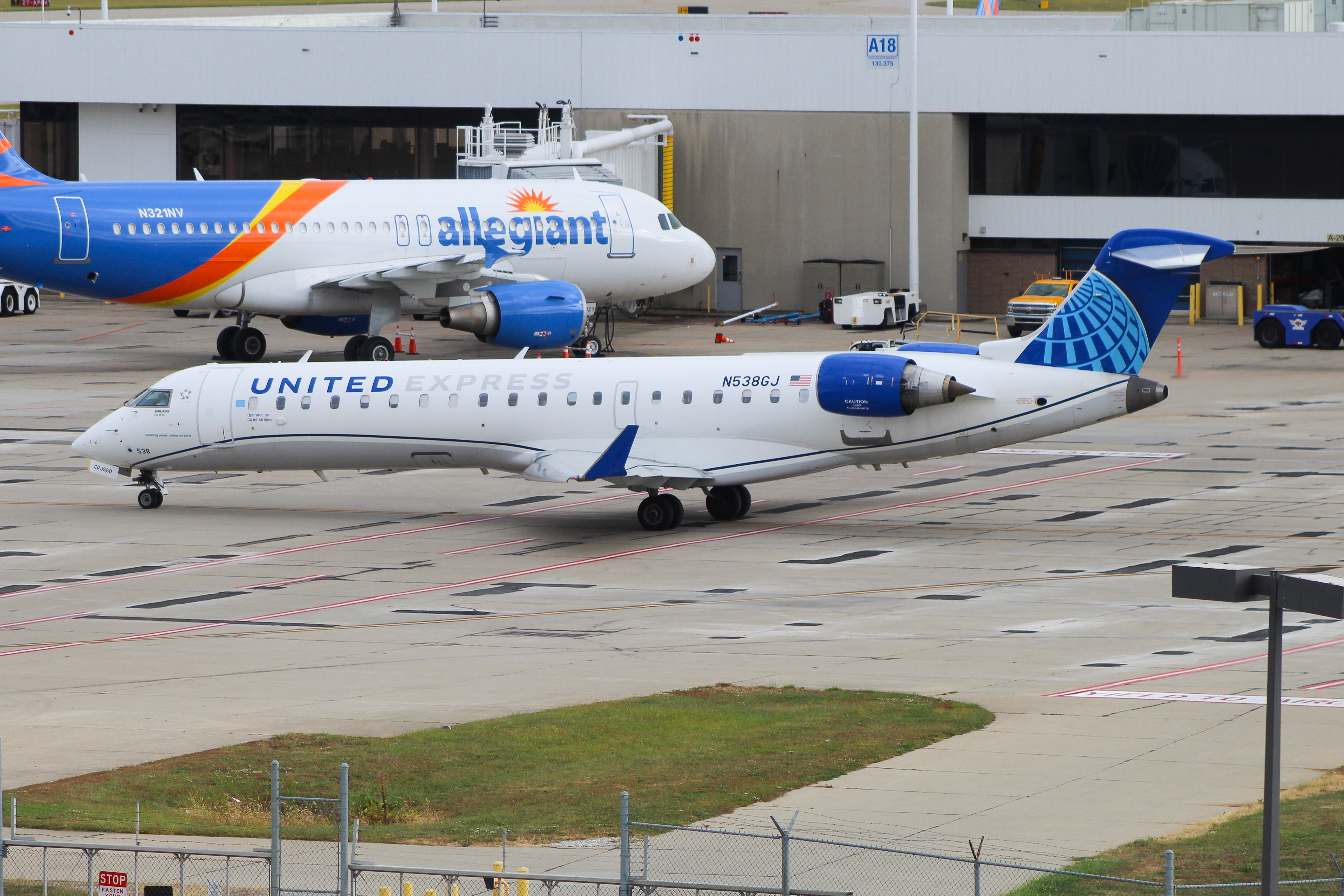 Full size: United Express Mitsubishi CRJ-550 N538GJ at Cincinnati/Northern Kentucky International Airport