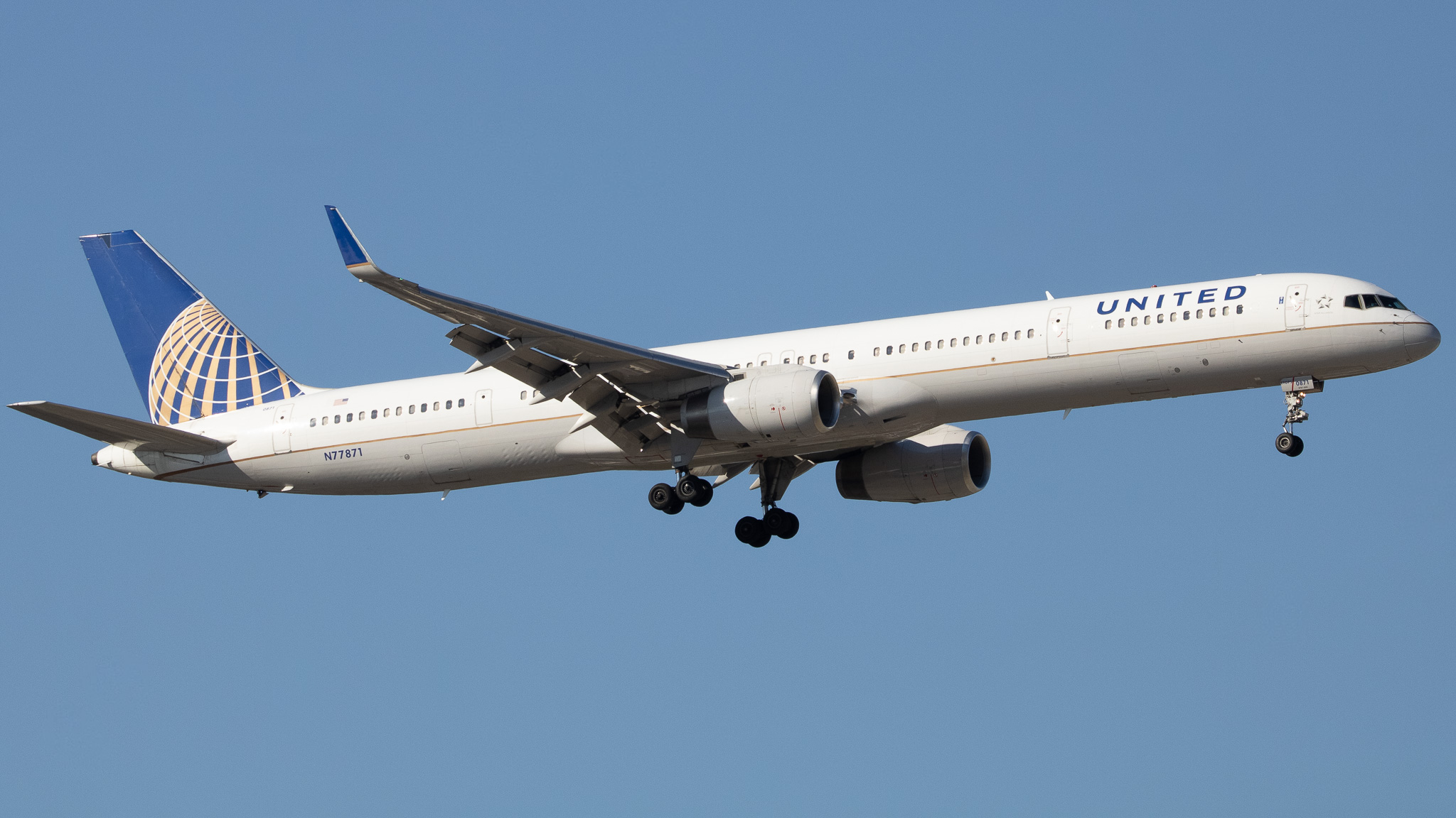 Full size: United Airlines Boeing 757-300 N77871 at Baltimore/Washington International Thurgood Marshall Airport