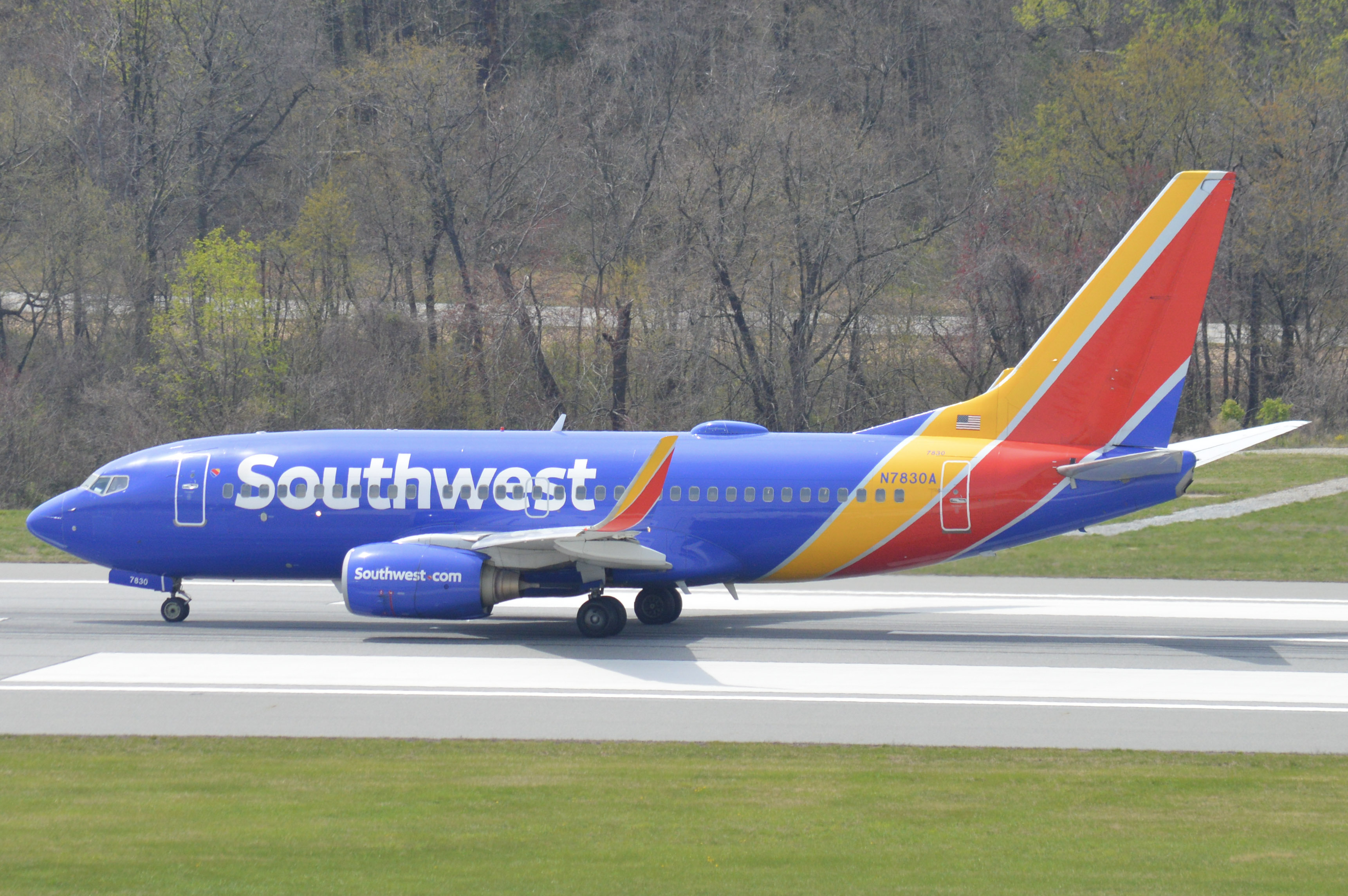 Full size: Southwest Airlines Boeing 737-700 N7830A at Baltimore/Washington International Thurgood Marshall Airport