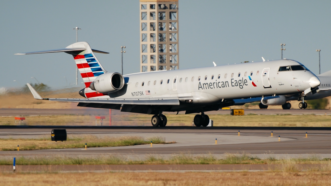 Full size: American Eagle Mitsubishi CRJ-700 N707SK at Dallas-Fort Worth International Airport