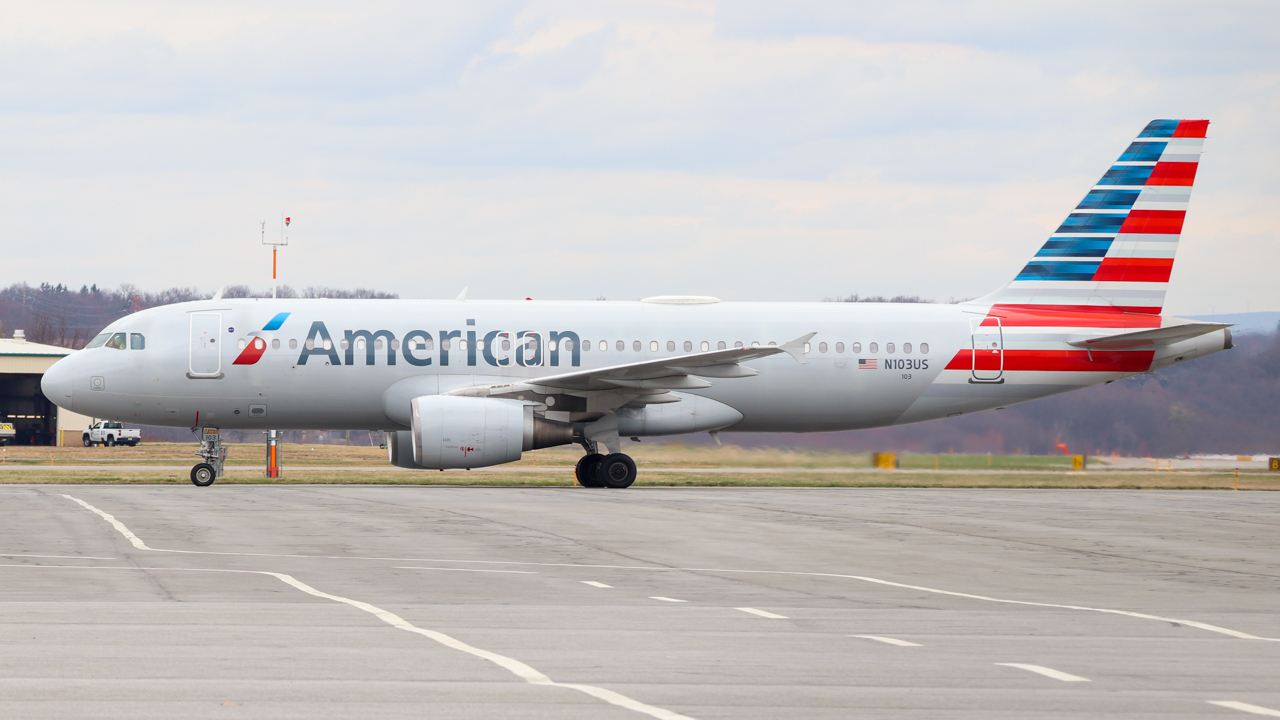 Full size: American Airlines Airbus A320 N103US at Avoca Wilkes-Barre/Scranton International Airport