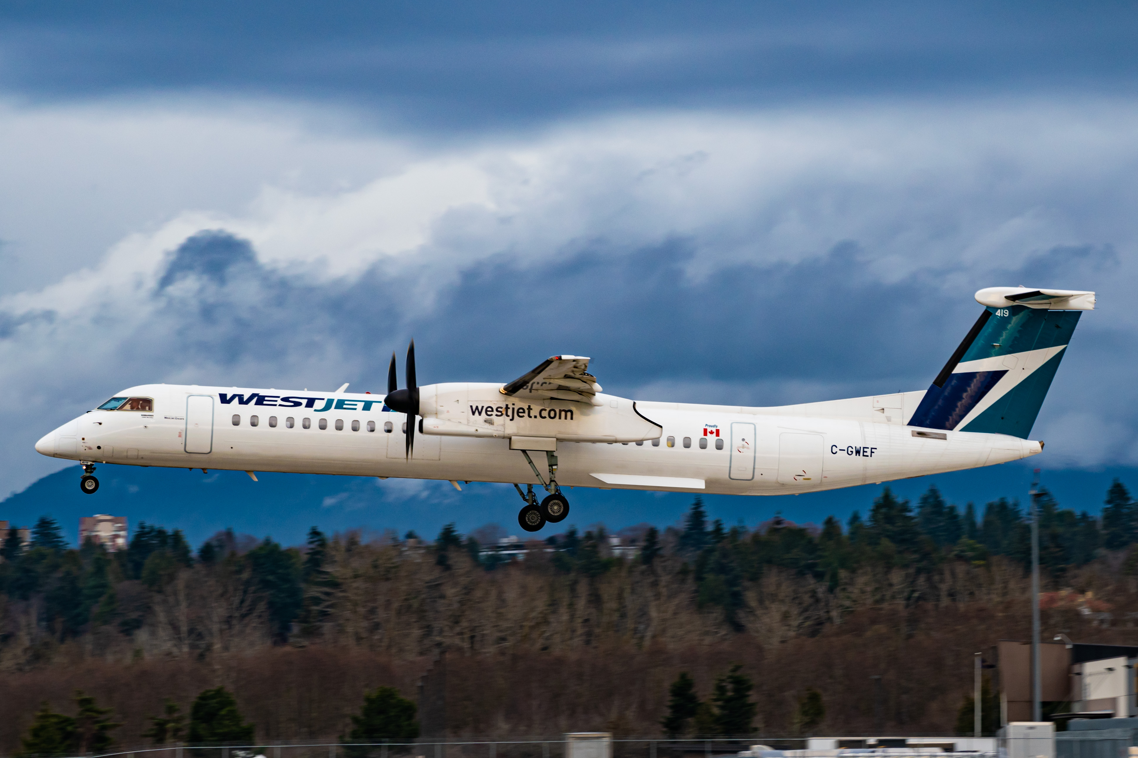 Full size: WestJet Bombardier Dash-8 q400 C-GWEF at Vancouver International Airport