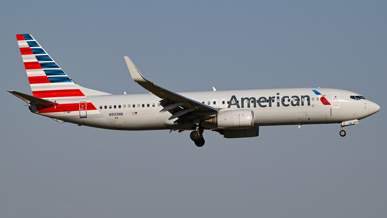 Full size: American Airlines Boeing 737-800 N993NN at Dallas-Fort Worth International Airport
