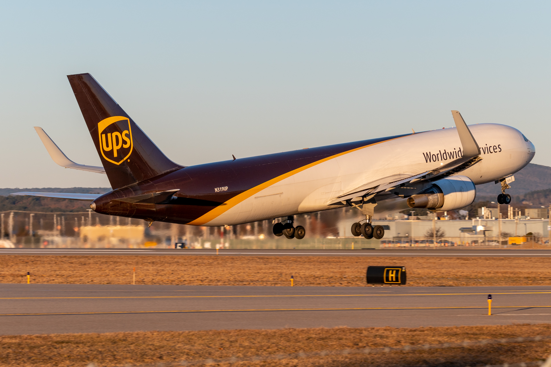 Full size: United Parcel Service Boeing 767-300F N319UP at Manchester Airport
