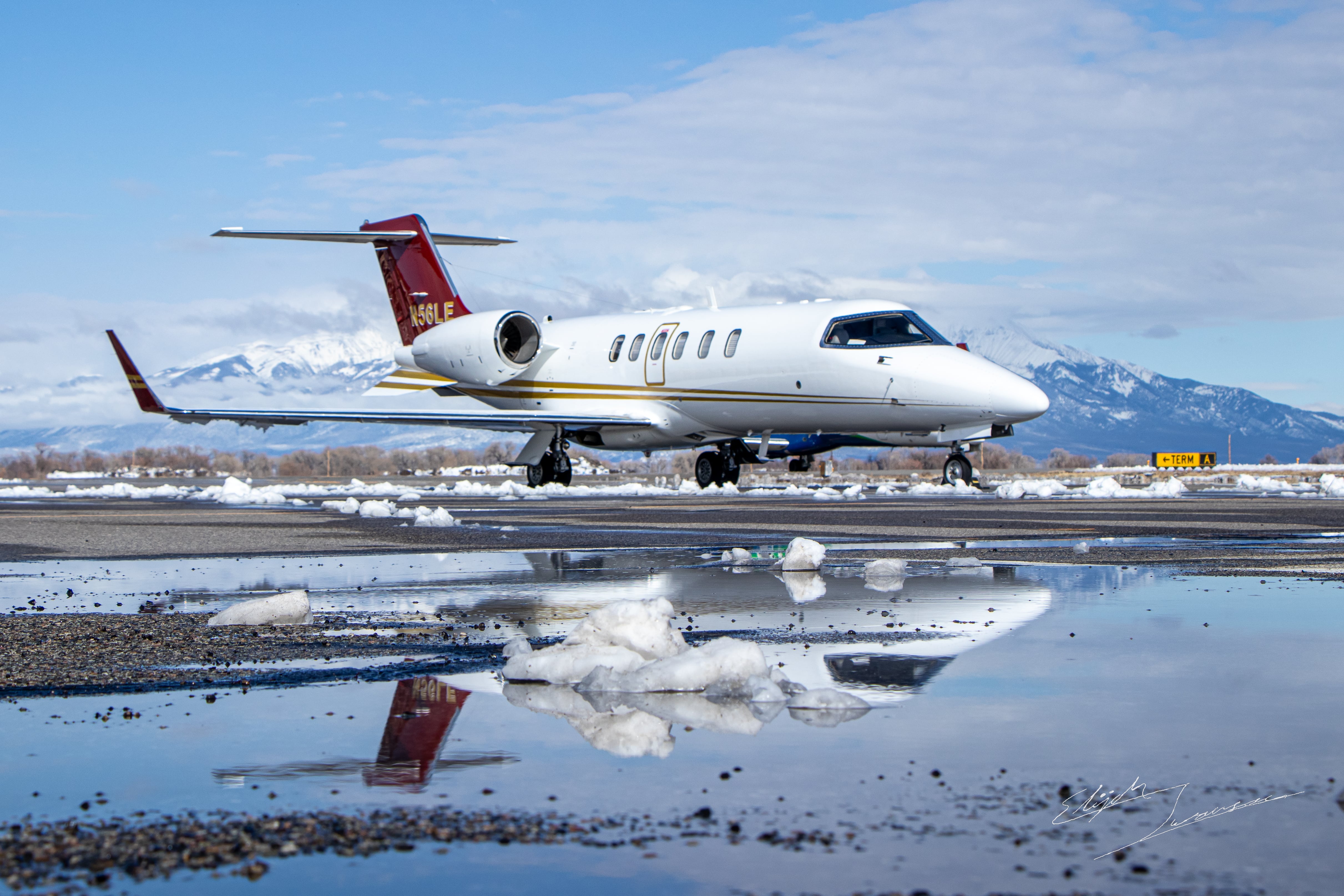 Full size: PRIVATE Learjet 40 N56LE at Alamosa San Luis Valley Regional Airport