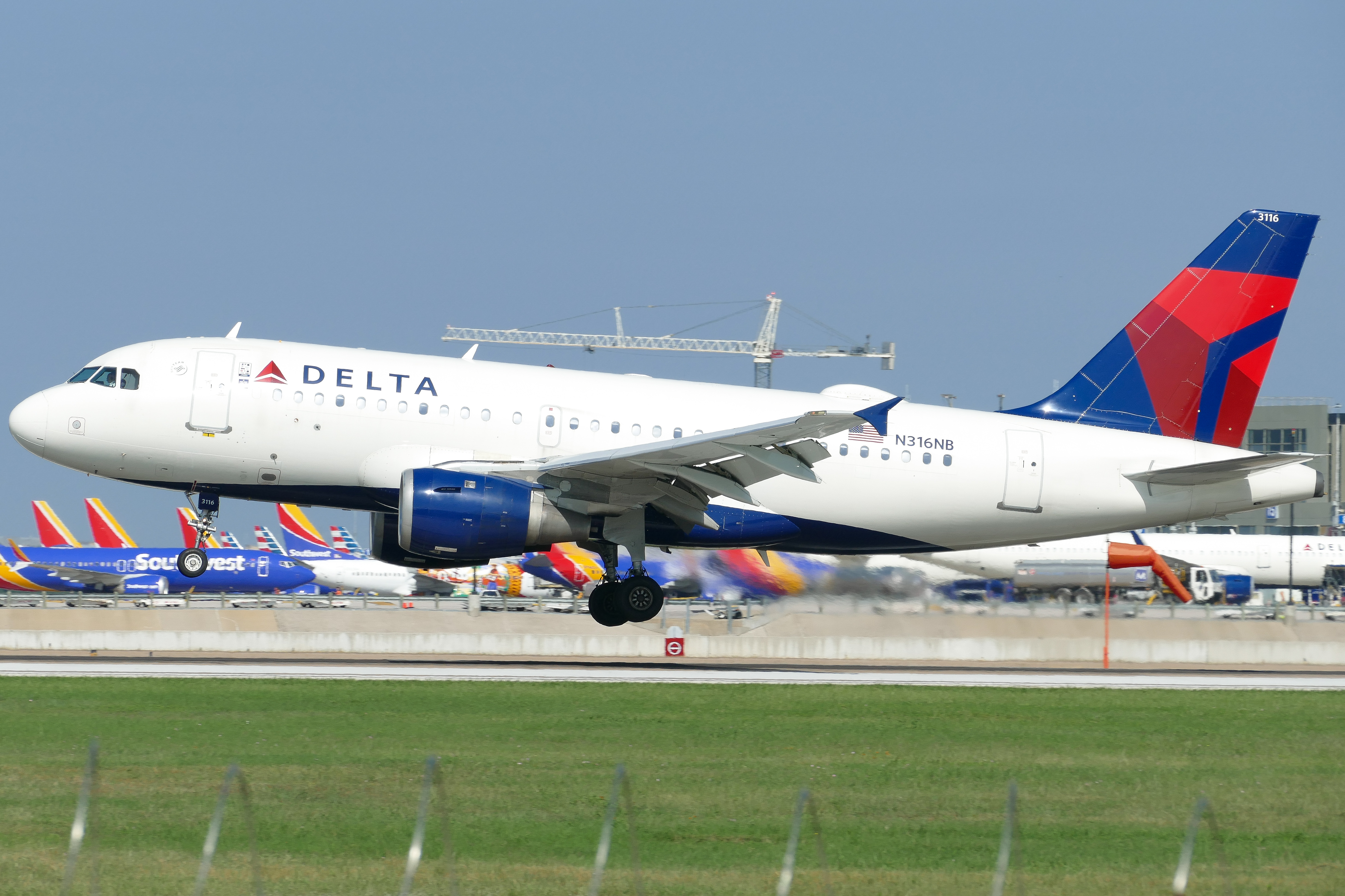 Full size: Delta Airlines Airbus A319 N316NB at Austin-Bergstrom International Airport