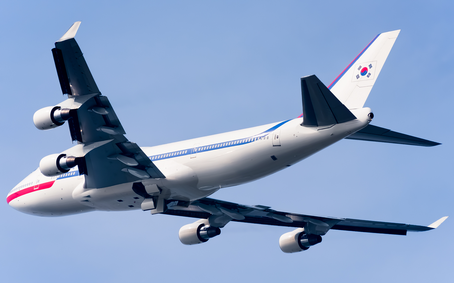 Full size: ROKAF Boeing 747-400 10001 at Seoul-Gimpo International Airport