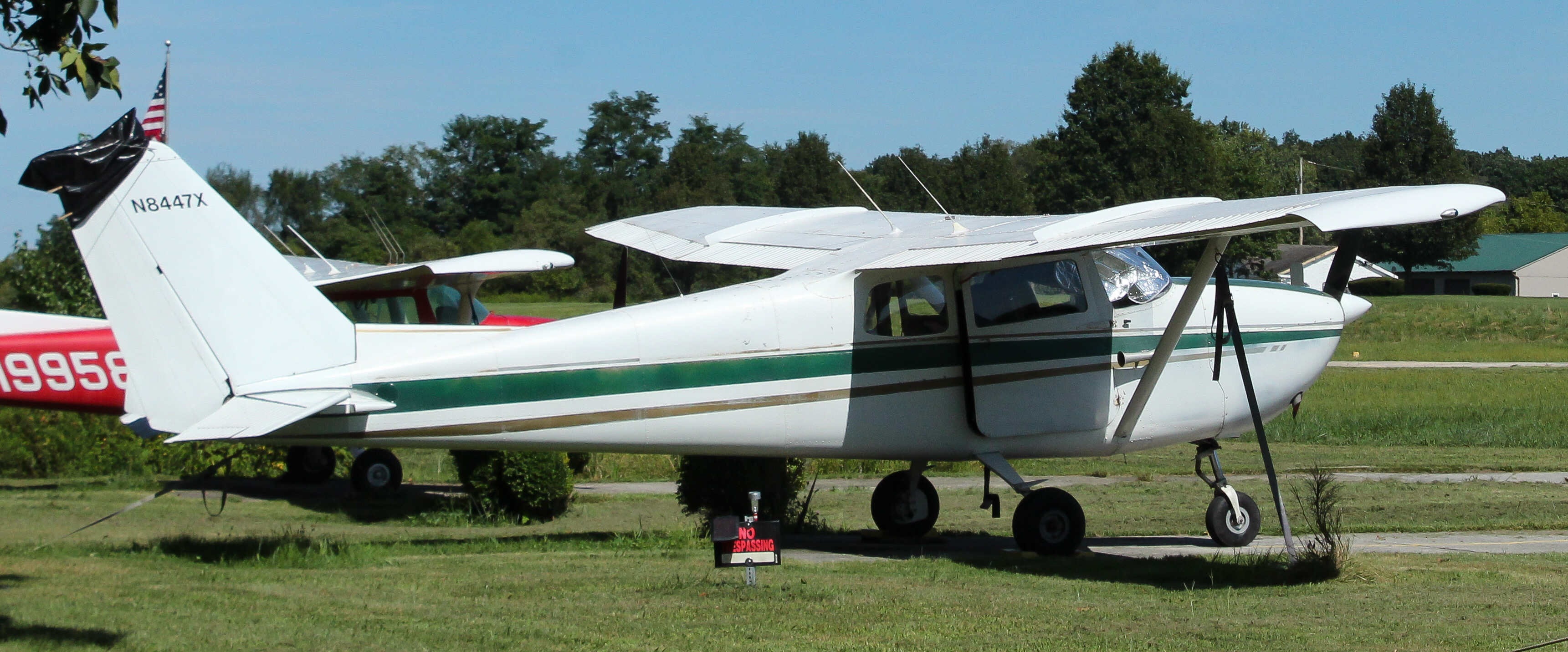 Full size: PRIVATE Cessna 172 N8447X at Lazy B Ranch Airport