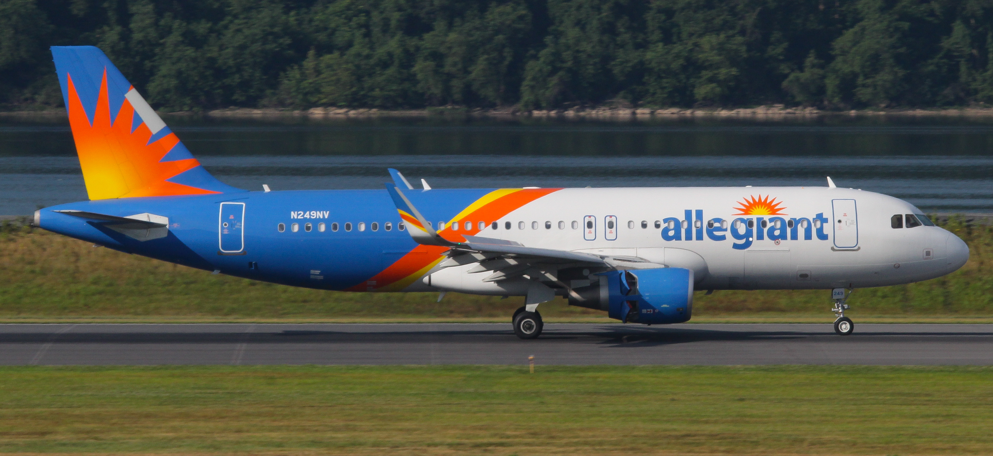 Full size: Allegiant Air Airbus A320 N249NV at Harrisburg International Airport