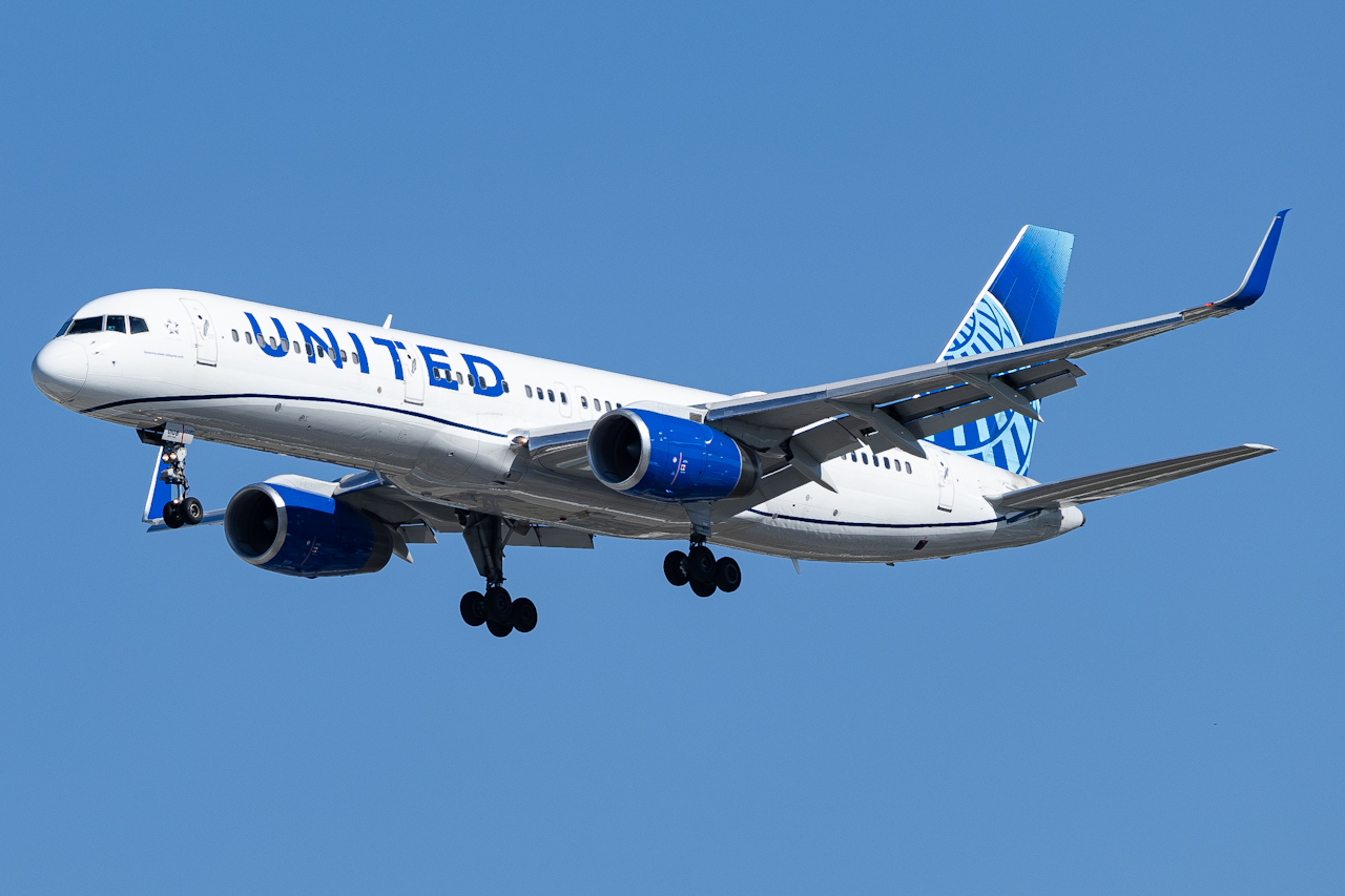 Full size: United Airlines Boeing 757-200 N21108 at Tampa International Airport