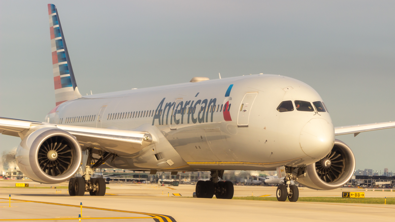 Full size: American Airlines Boeing 787-9 N841AN at Chicago O'Hare International Airport