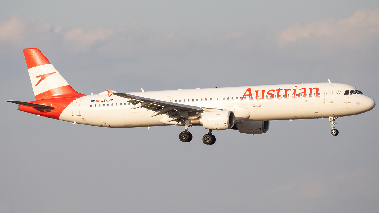 Full size: Austrian Airlines Airbus A321-200 OE-LBE at Vienna International Airport