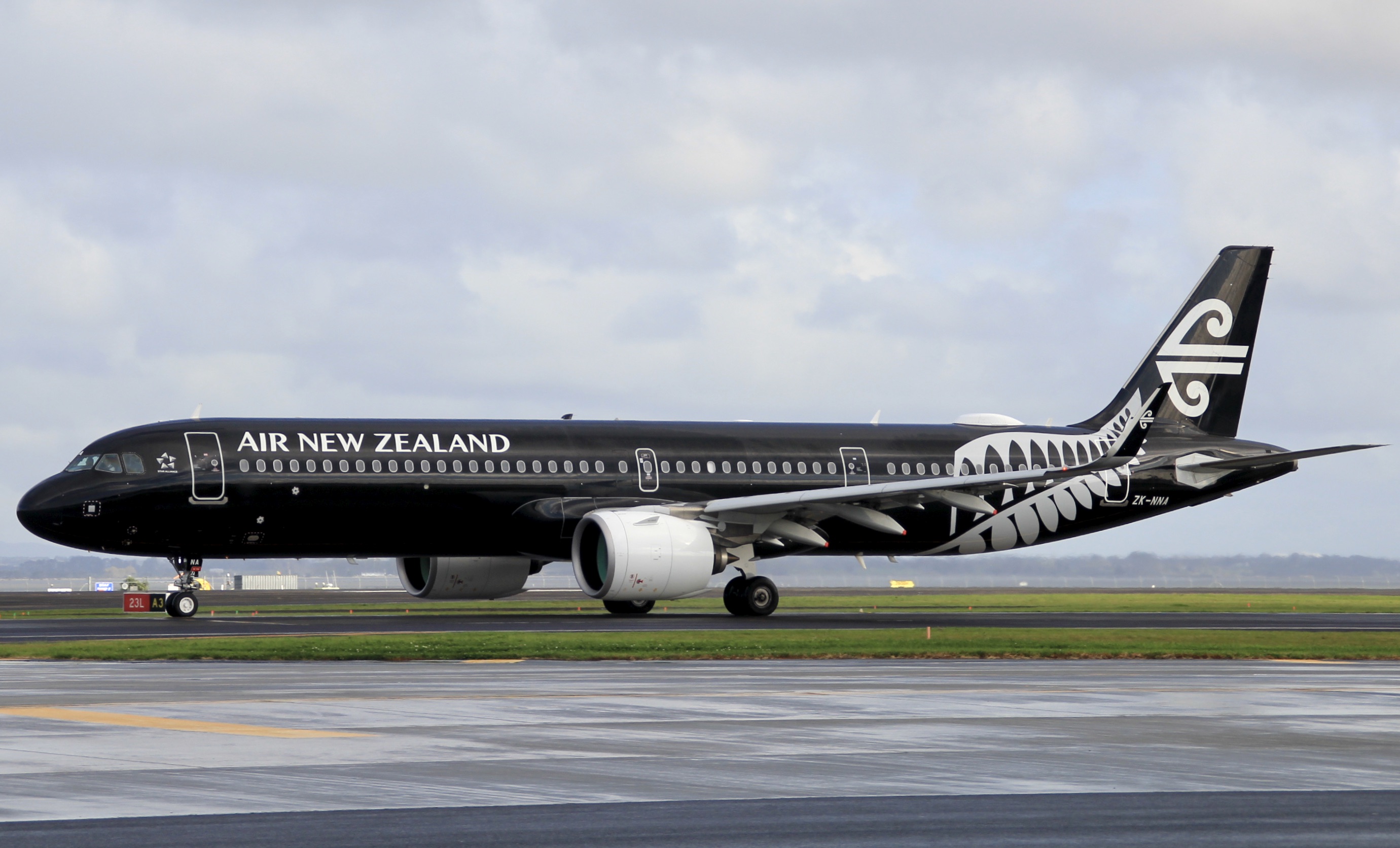 Full size: Air New Zealand Airbus A321NEO ZK-NNA at Auckland International Airport