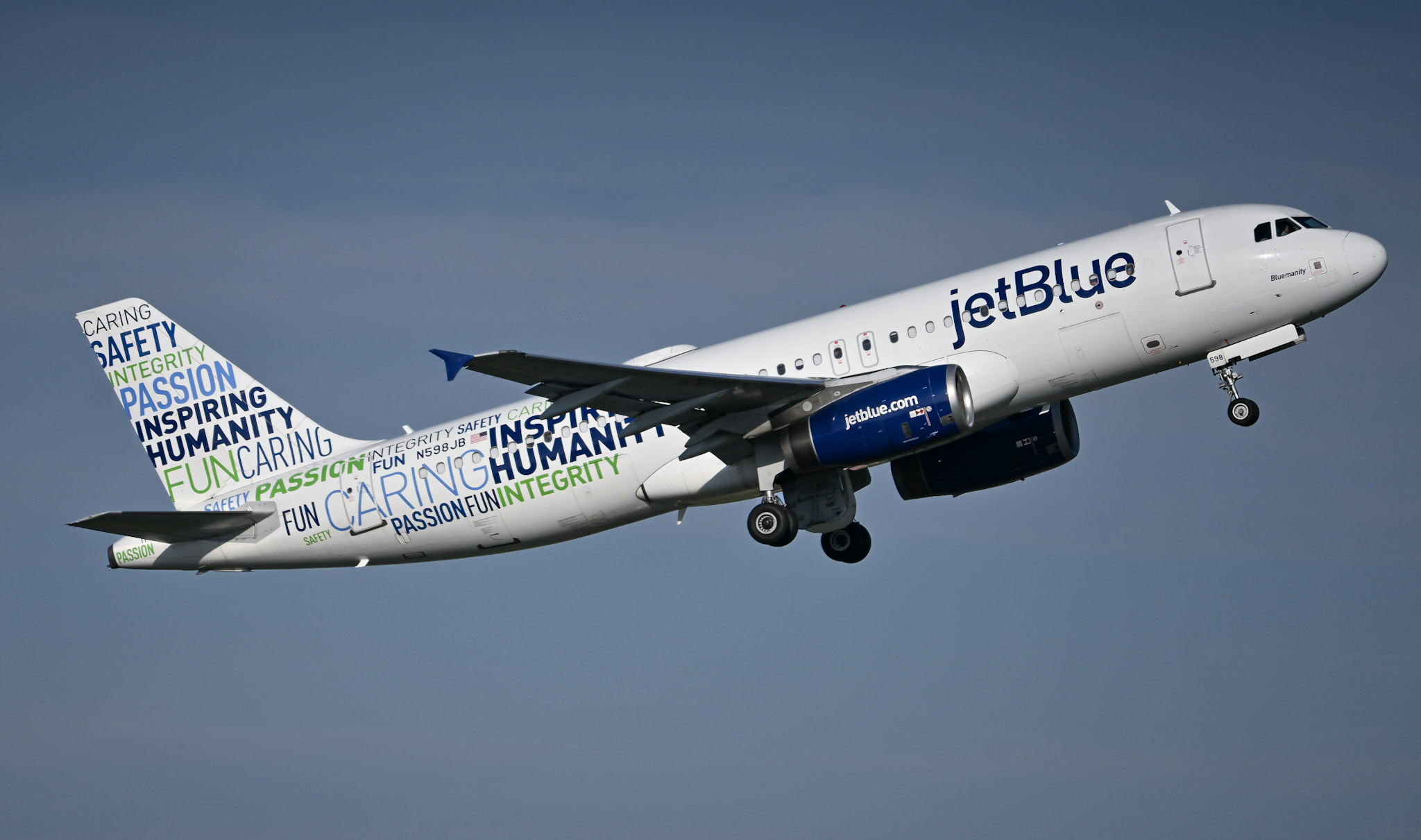 Full size: JetBlue Airways Airbus A320 N598JB at General Edward Lawrence Logan International Airport