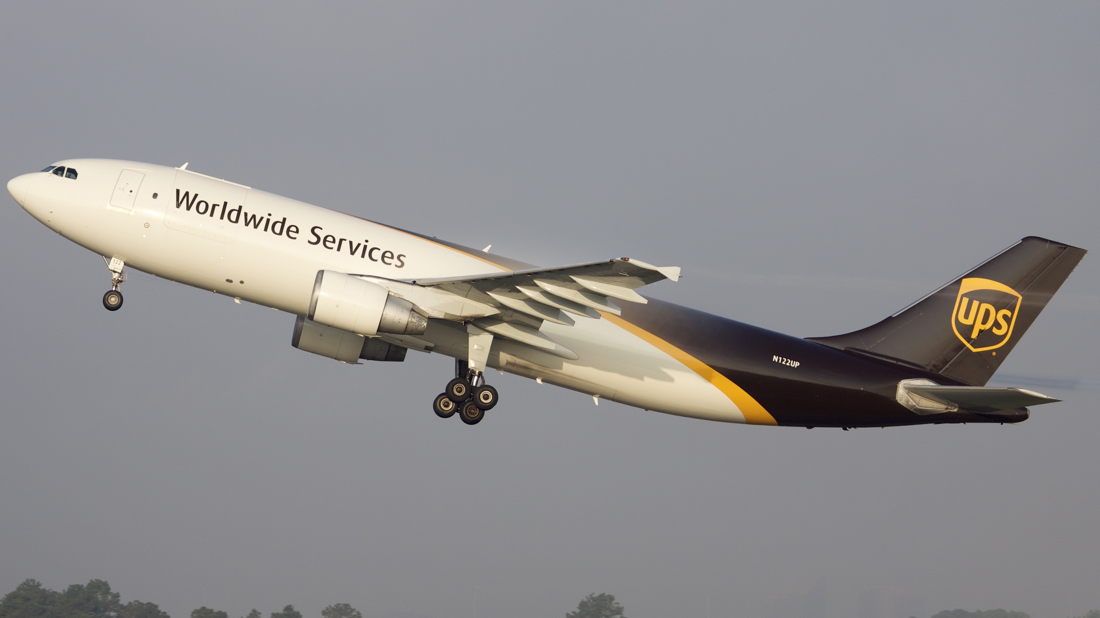 Full size: United Parcel Service Airbus A300F-600R N122UP at Houston-George Bush Intercontinental Airport