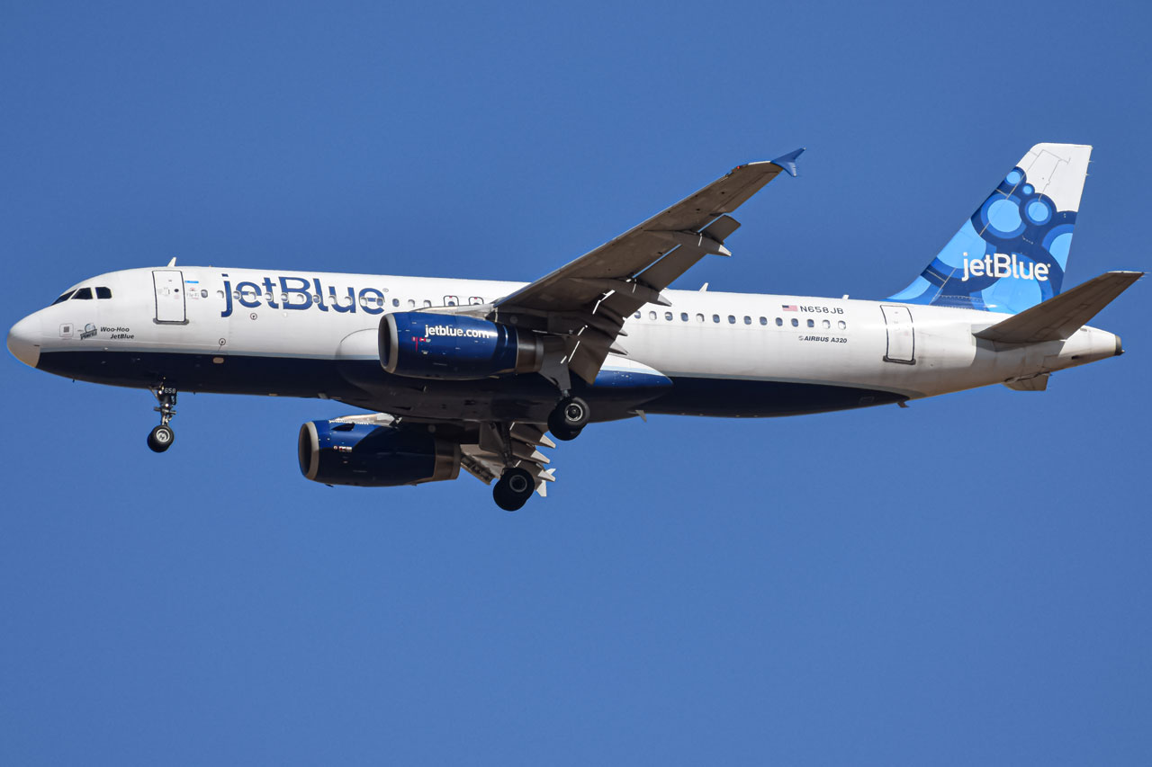 Full size: JetBlue Airways Airbus A320 N658JB at Denver International Airport