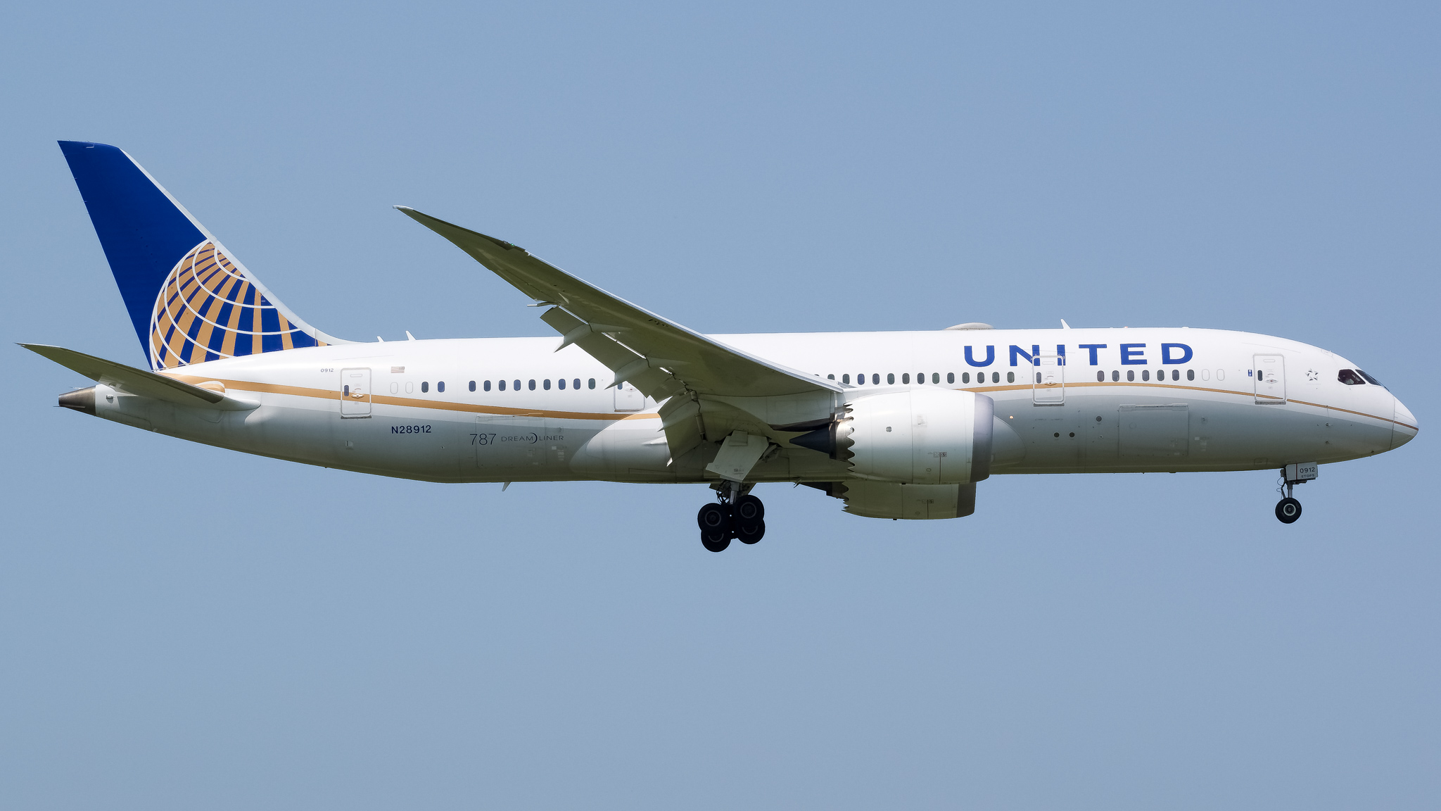 Full size: United Airlines Boeing 787-8 N28912 at Chicago O'Hare International Airport