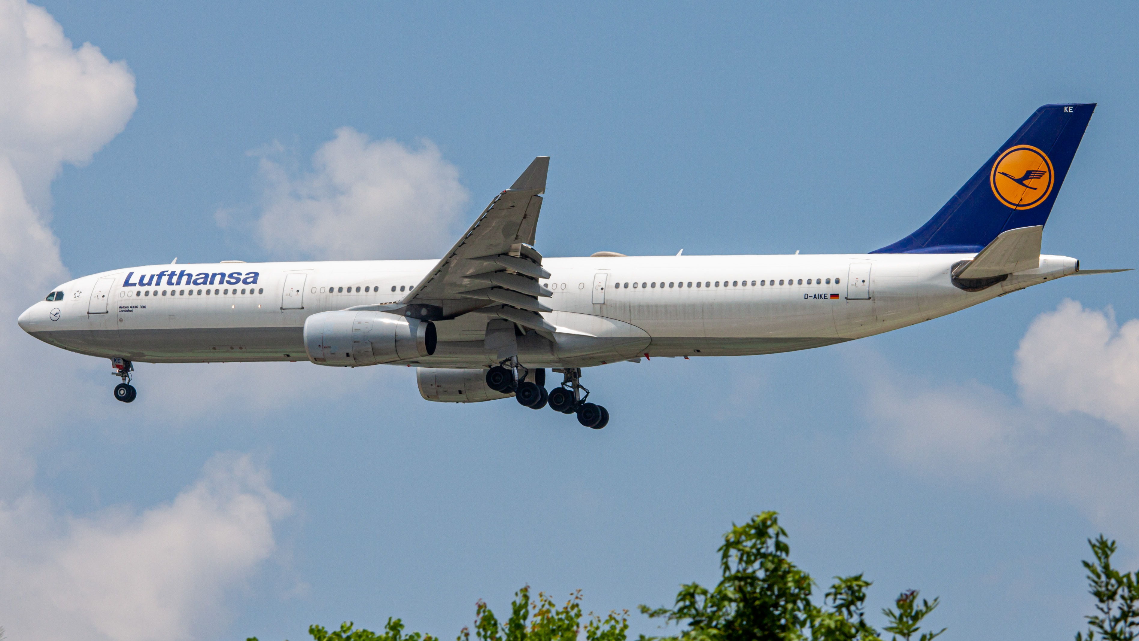 Full size: Lufthansa Airbus A330-300 D-AIKE at Houston-George Bush Intercontinental Airport