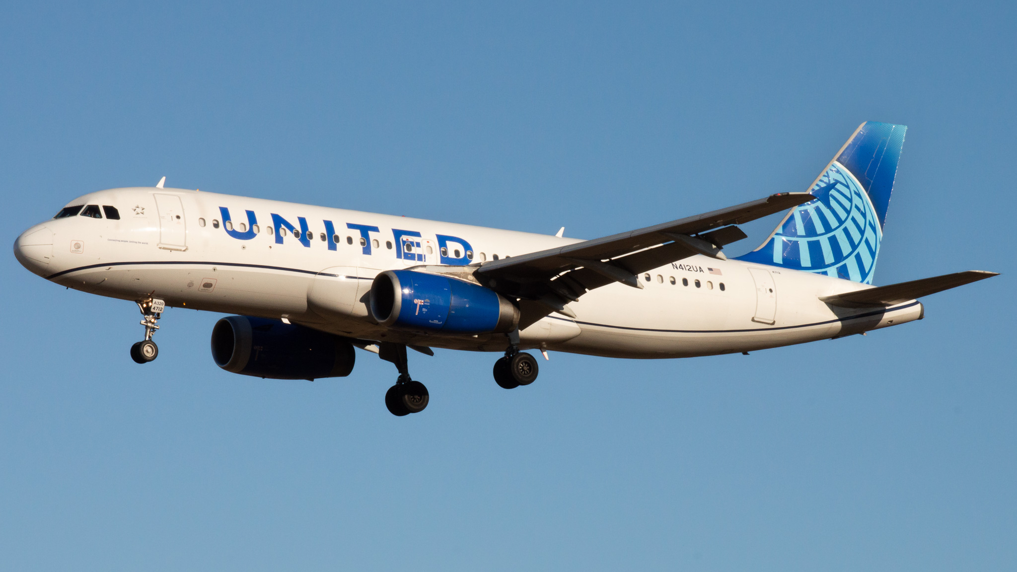 Full size: United Airlines Airbus A320 N412UA at Baltimore/Washington International Thurgood Marshall Airport