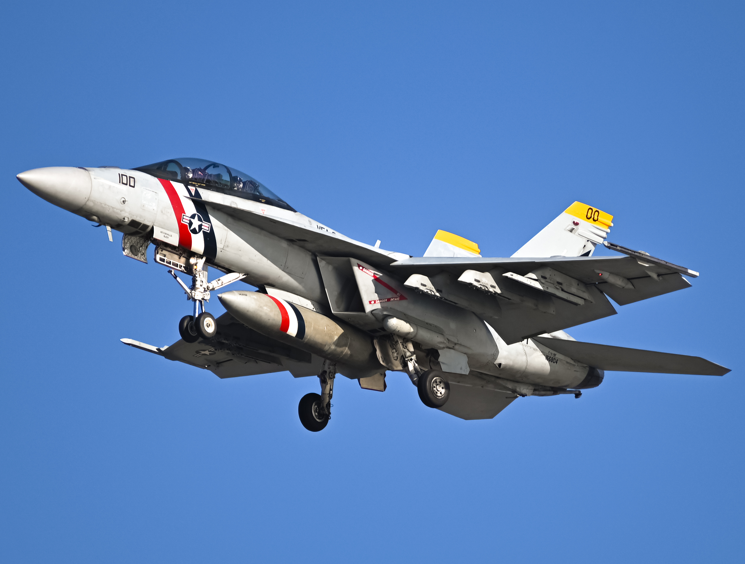 Full size: USN - United States Navy Boeing F/A-18E/F Super Hornet 166804 at North Island NAS
