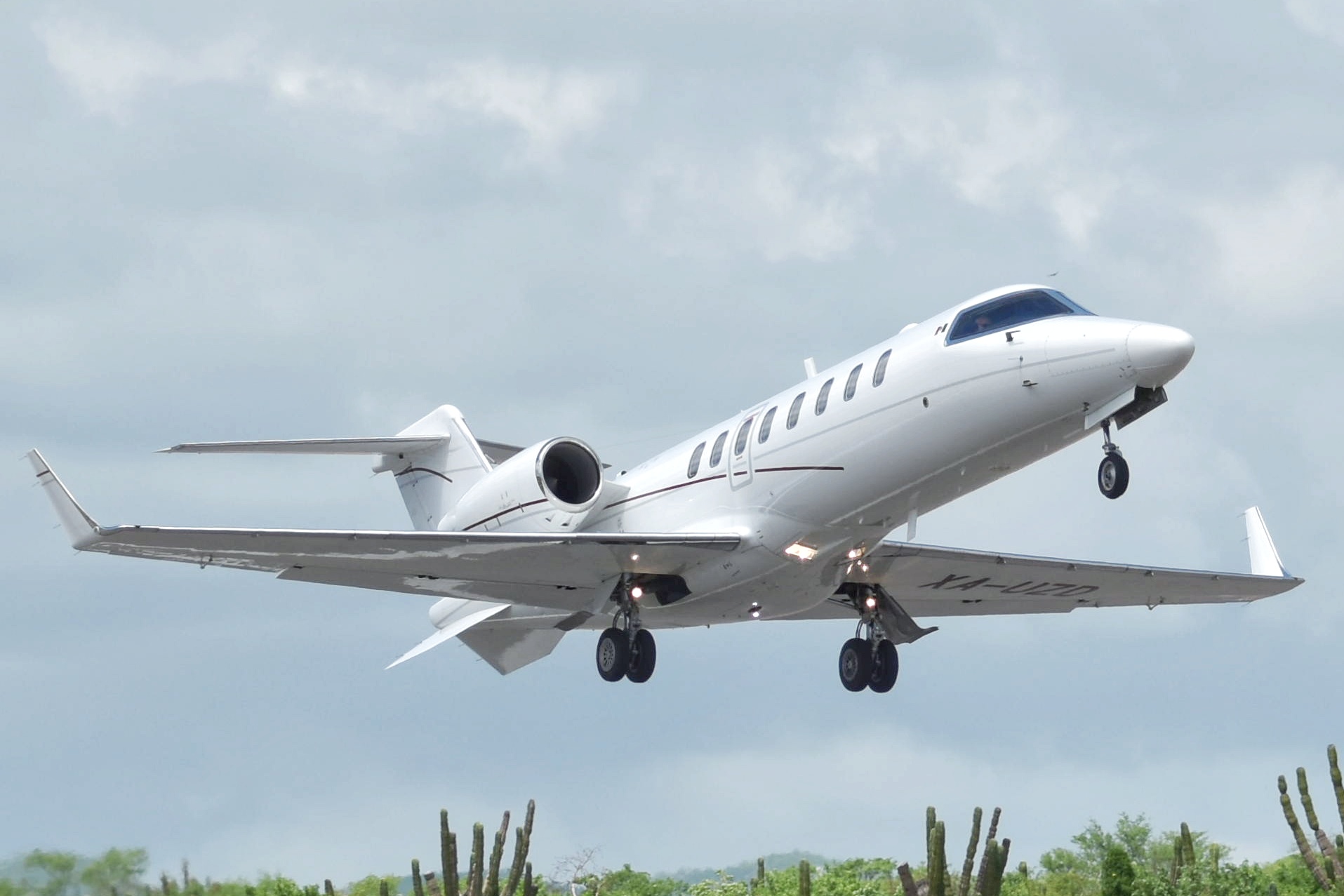 Full size: PRIVATE Learjet 45 XA-UZD at Aeropuerto de Cabo San Lucas Internacional