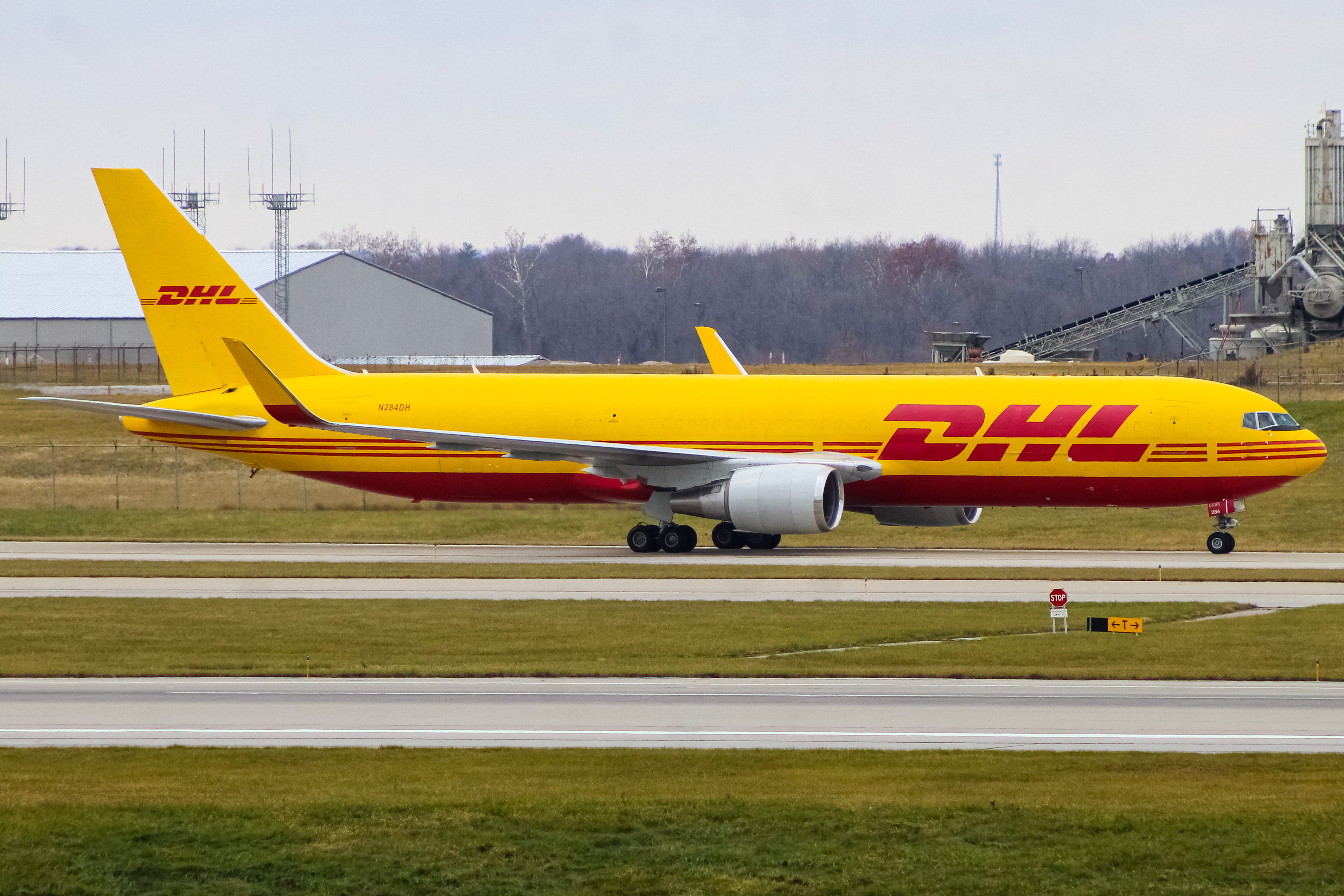 Full size: DHL Boeing 767-300ER N284DH at Cincinnati/Northern Kentucky International Airport