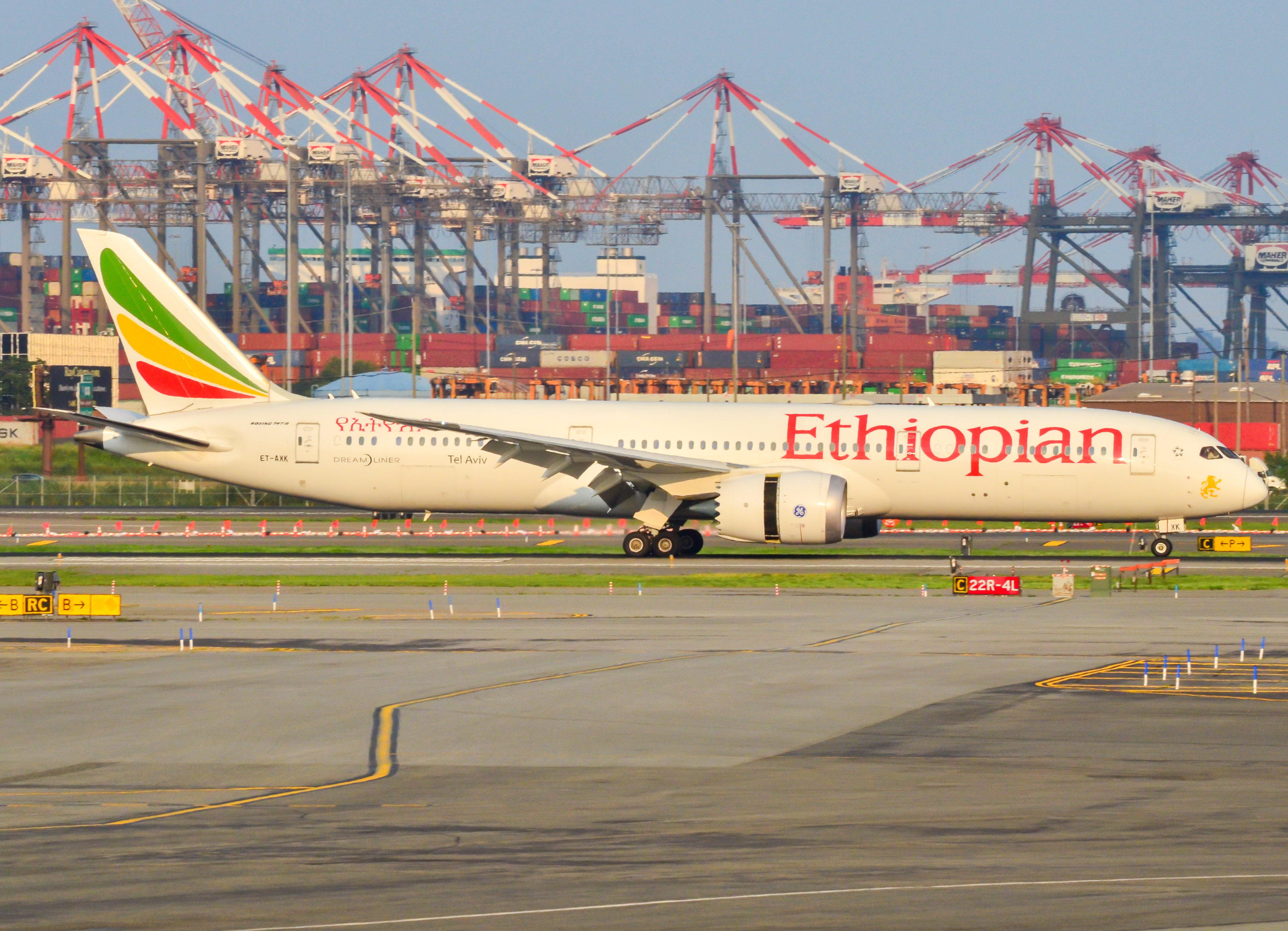 Full size: Ethiopian Airlines Boeing 787-9 ET-AXK at Newark Liberty International Airport