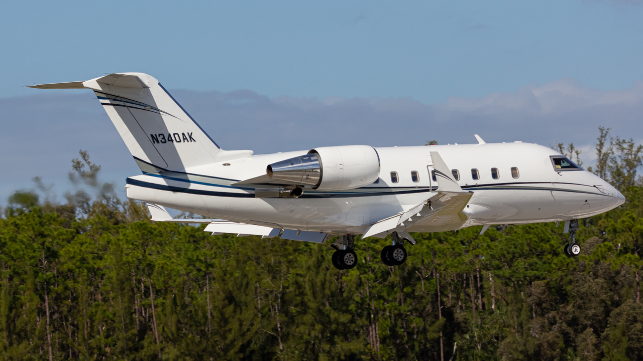Full size: PRIVATE Bombardier Challenger 350  N340AK at Naples Municipal Airport