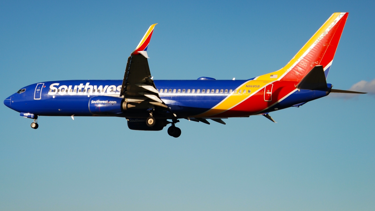 Full size: Southwest Airlines Boeing 737-800 N8685B at Dallas Love Field Airport