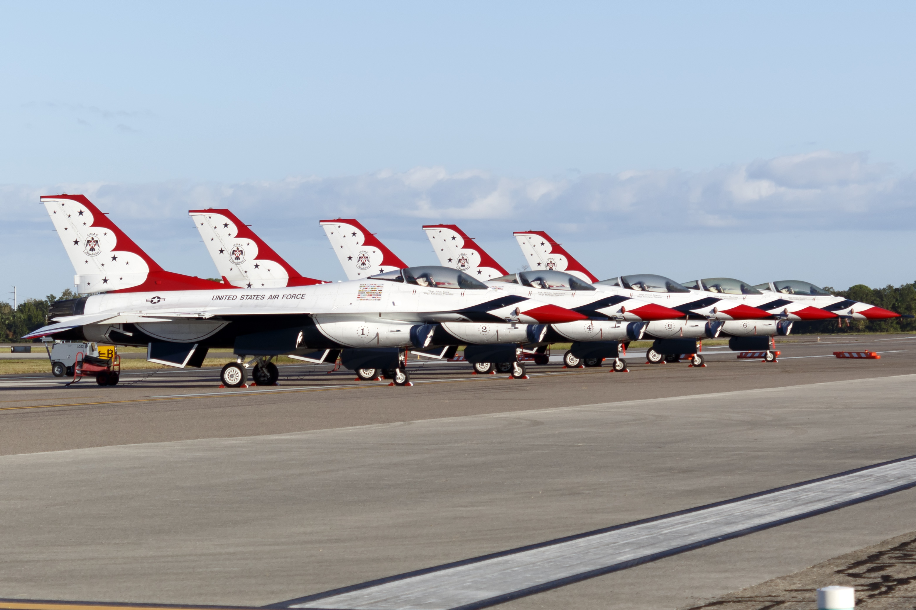 Full size: USAF - United States Air Force General Dynamics  F-16C Fighting Falcon 87-0319 at Orlando Sanford International Airport