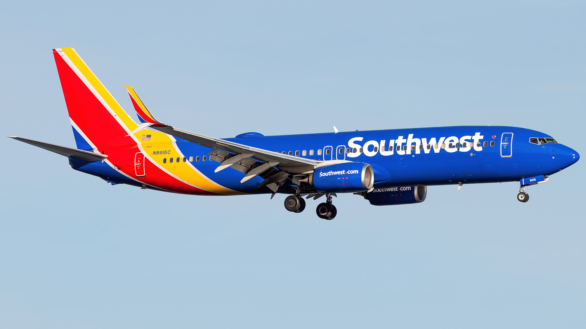 Full size: Southwest Airlines Boeing 737-800 N8616C at Ronald Reagan National Airport