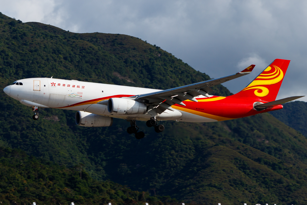 Full size: Hong Kong Air Cargo Airbus A330-200 B-LNX at Hong Kong International Airport