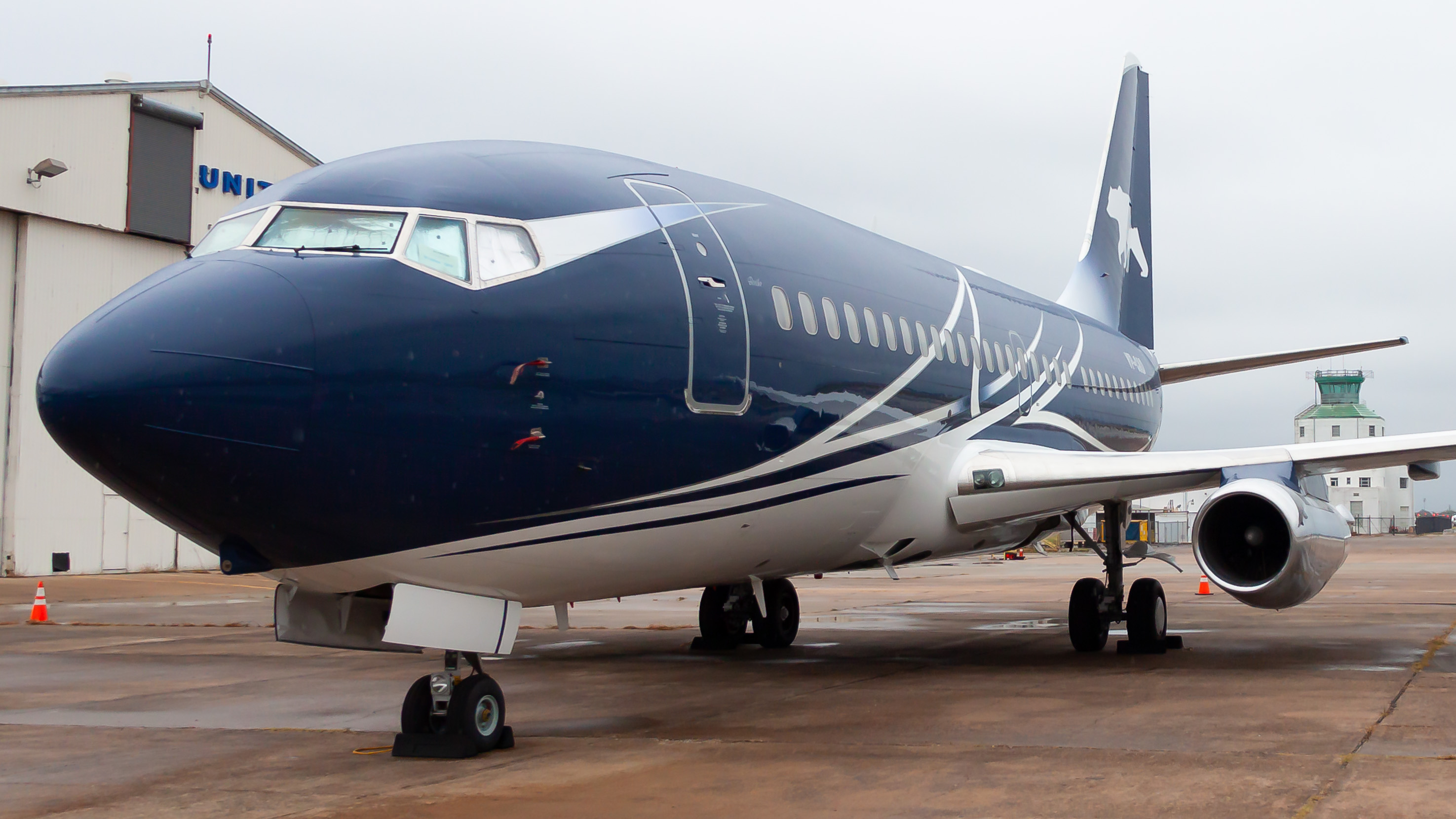 Full size: PRIVATE Boeing 737-200 VP-CAD at William P Hobby Airport