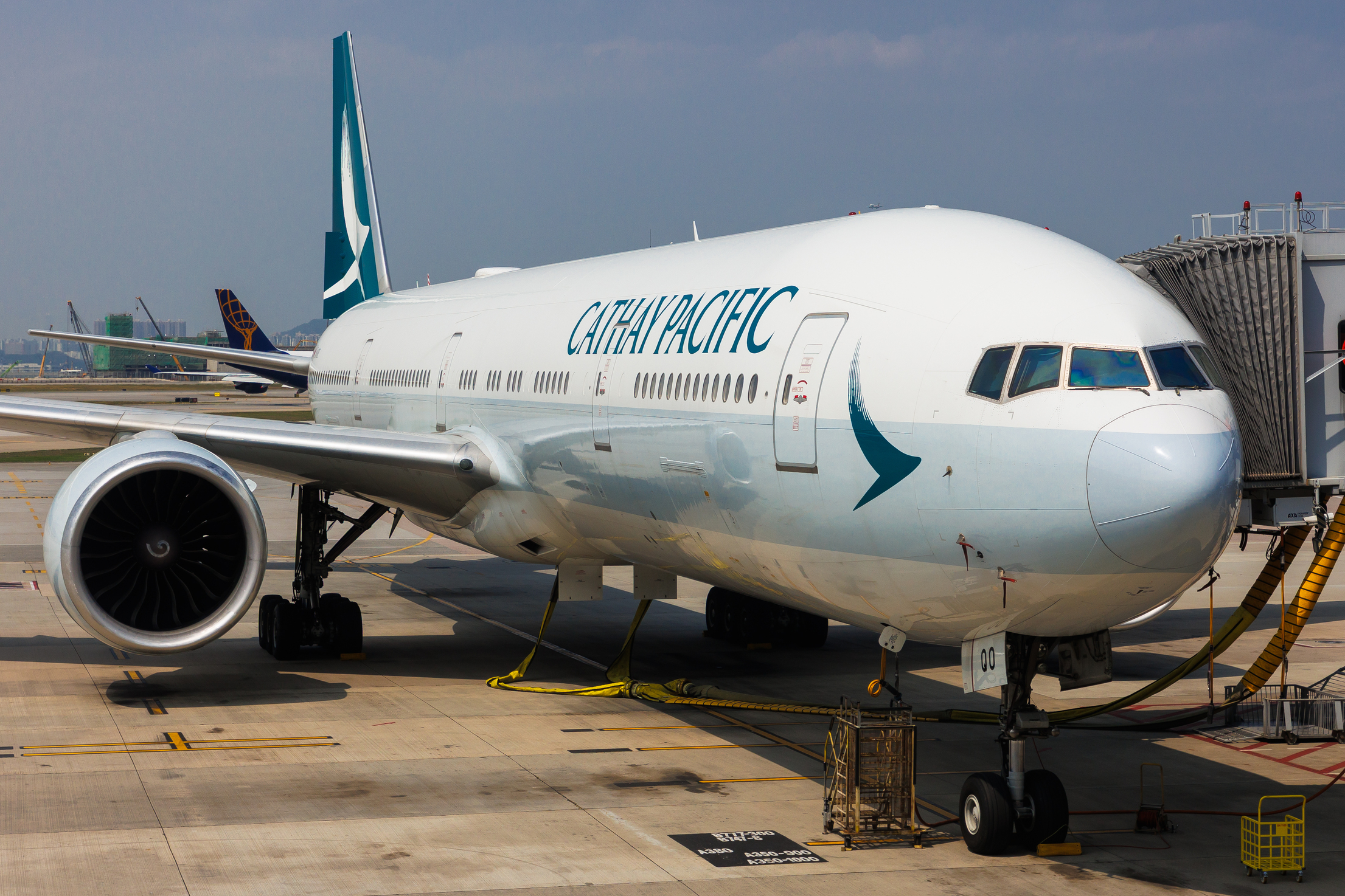 Full size: Cathay Pacific Boeing 777-300ER B-KQO at Hong Kong International Airport