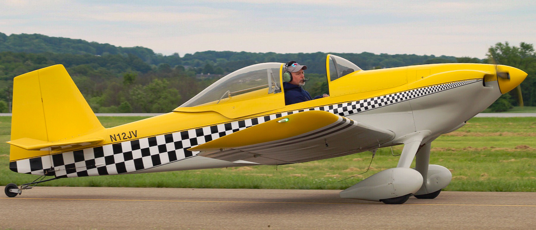 Full size: PRIVATE Vans RV-3 N12JV at Frederick Municipal Airport