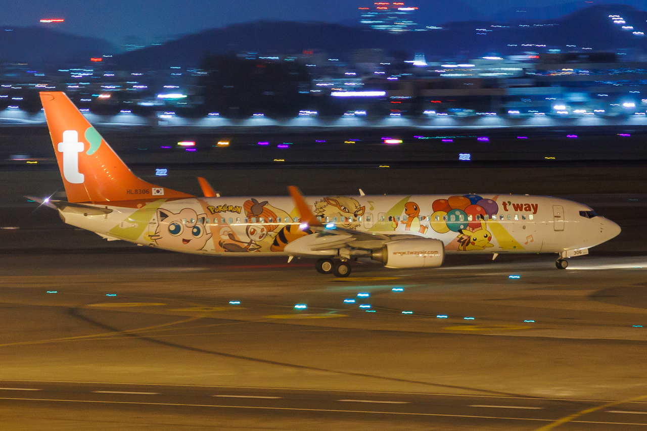 Full size: T\'way Air Boeing 737-800 HL8306 at Seoul-Gimpo International Airport