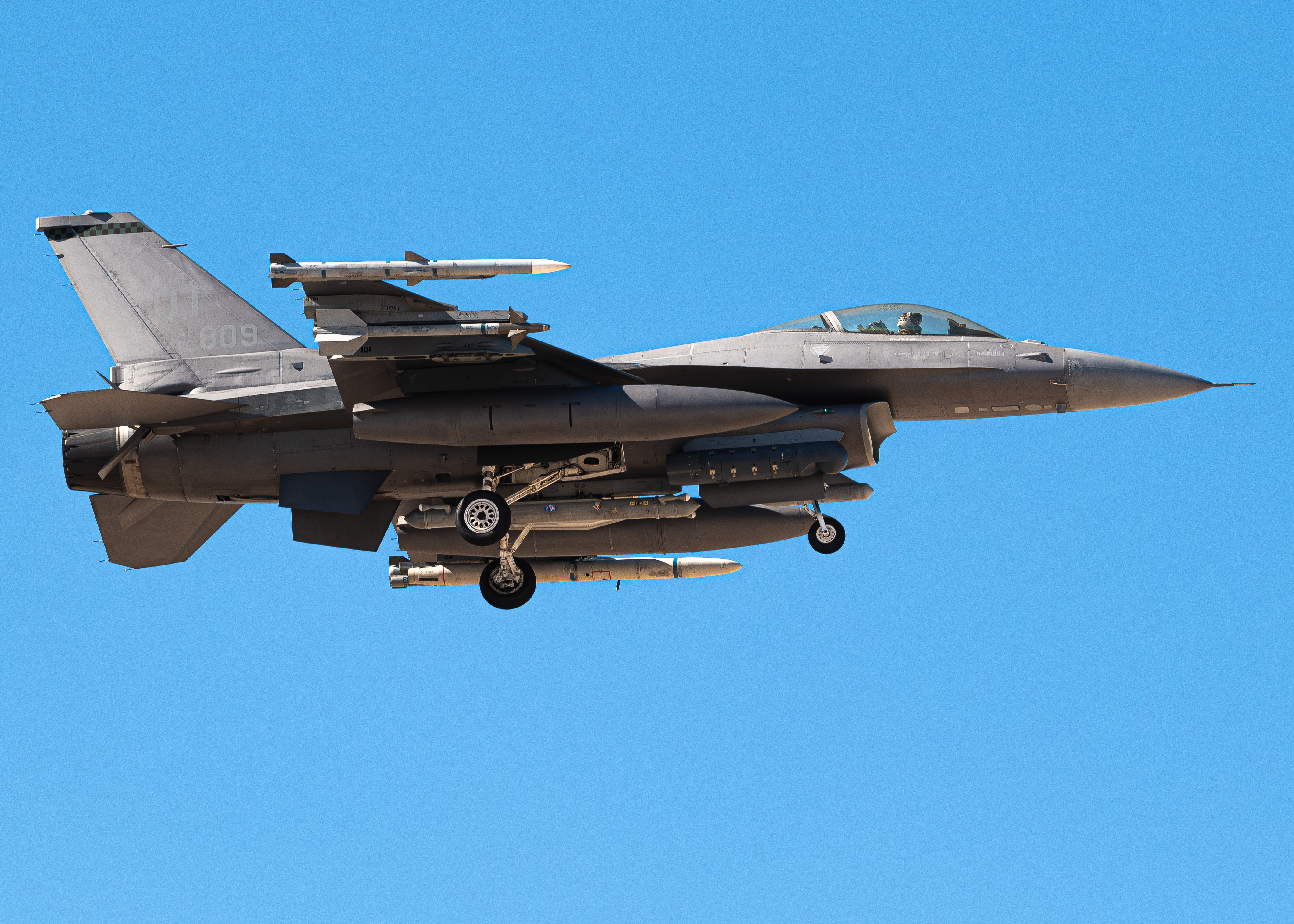 Full size: USAF - United States Air Force General Dynamics F-16 Fighting Falcon 90-0809 at Nellis Air Force Base