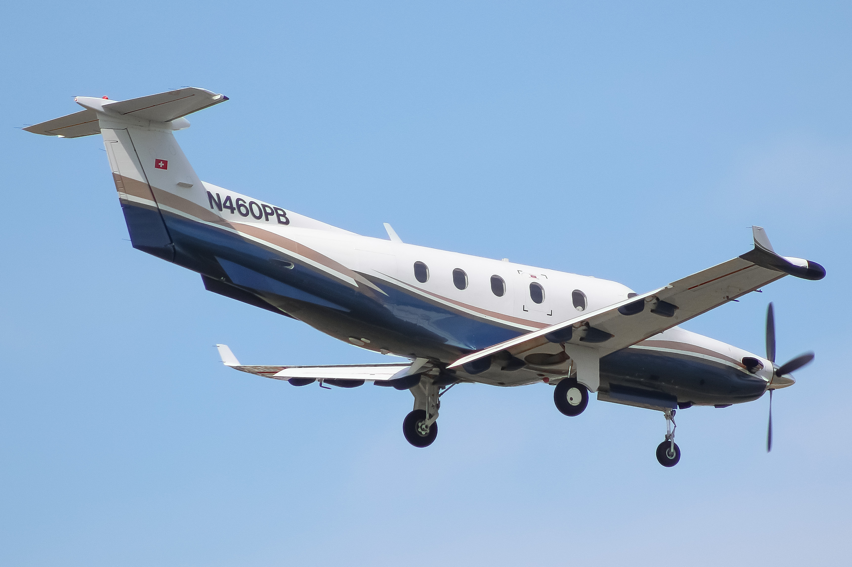 Full size: PRIVATE Pilatus PC-12 N460PB at General Mitchell International Airport
