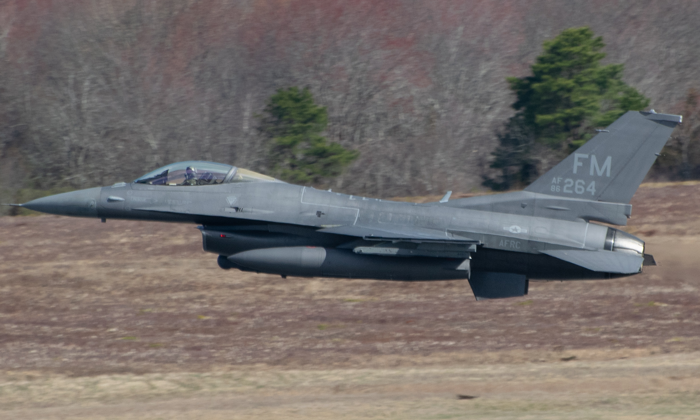 Full size: USAF - United States Air Force General Dynamics F-16 Fighting Falcon 86-0264 at Atlantic City International Airport