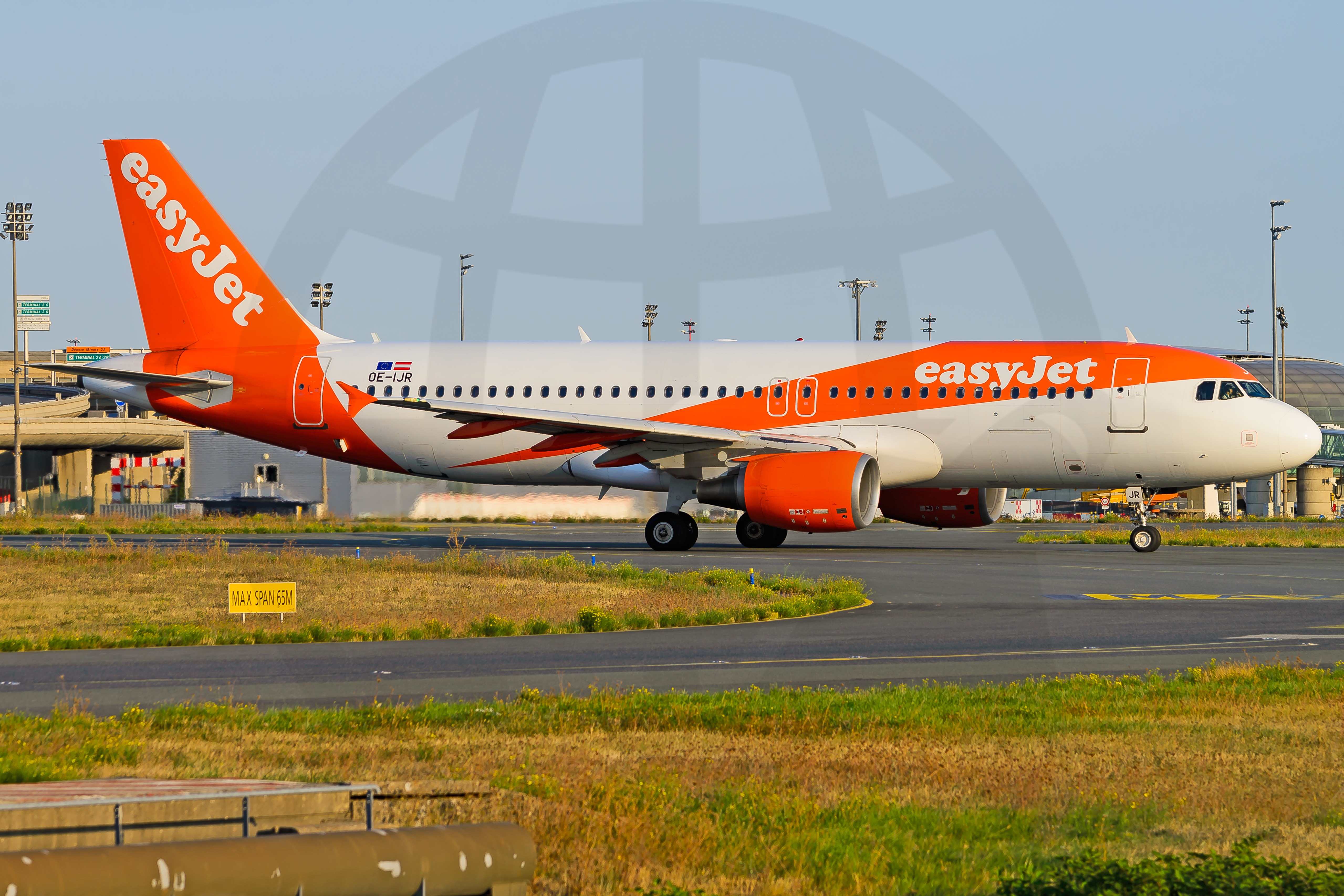 Full size: EasyJet Airbus A320 OE-IJR at Paris Charles de Gaulle Airport