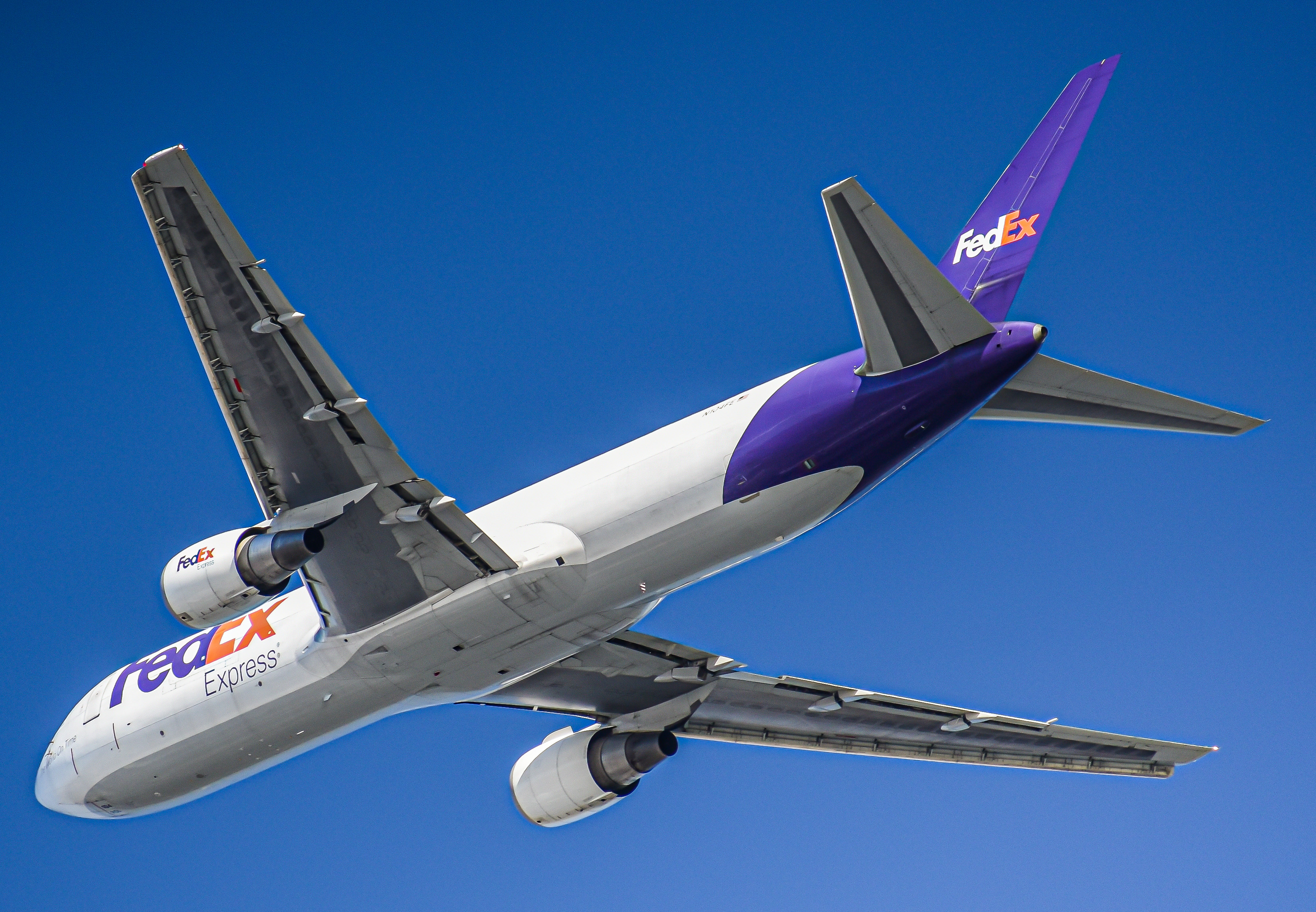 Full size: FedEx Boeing 767-300F N104FE at General Edward Lawrence Logan International Airport