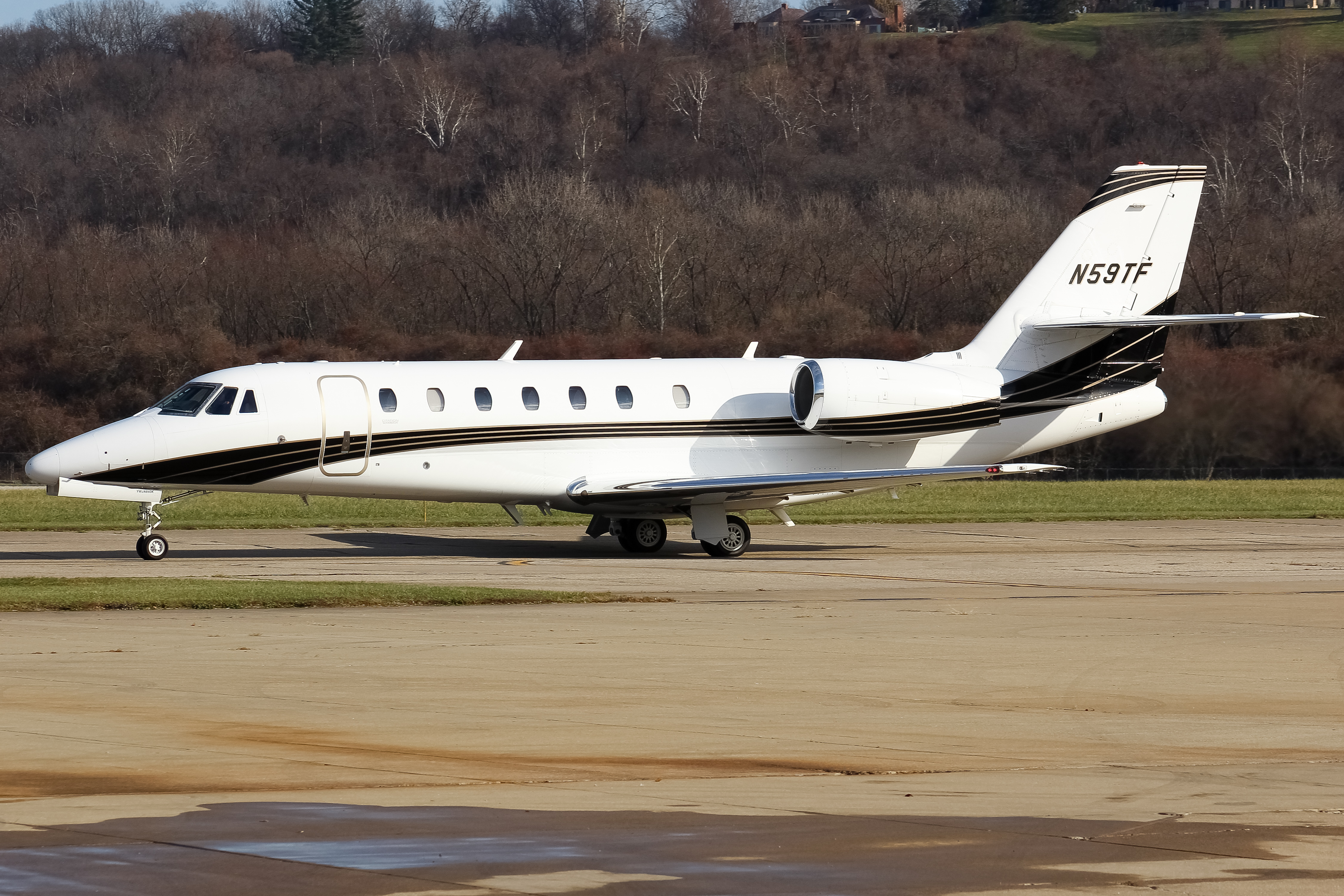 Full size: PRIVATE  Cessna 680 Citation Sovereign  N59TF at Cincinnati Municipal Airport/Lunken Field