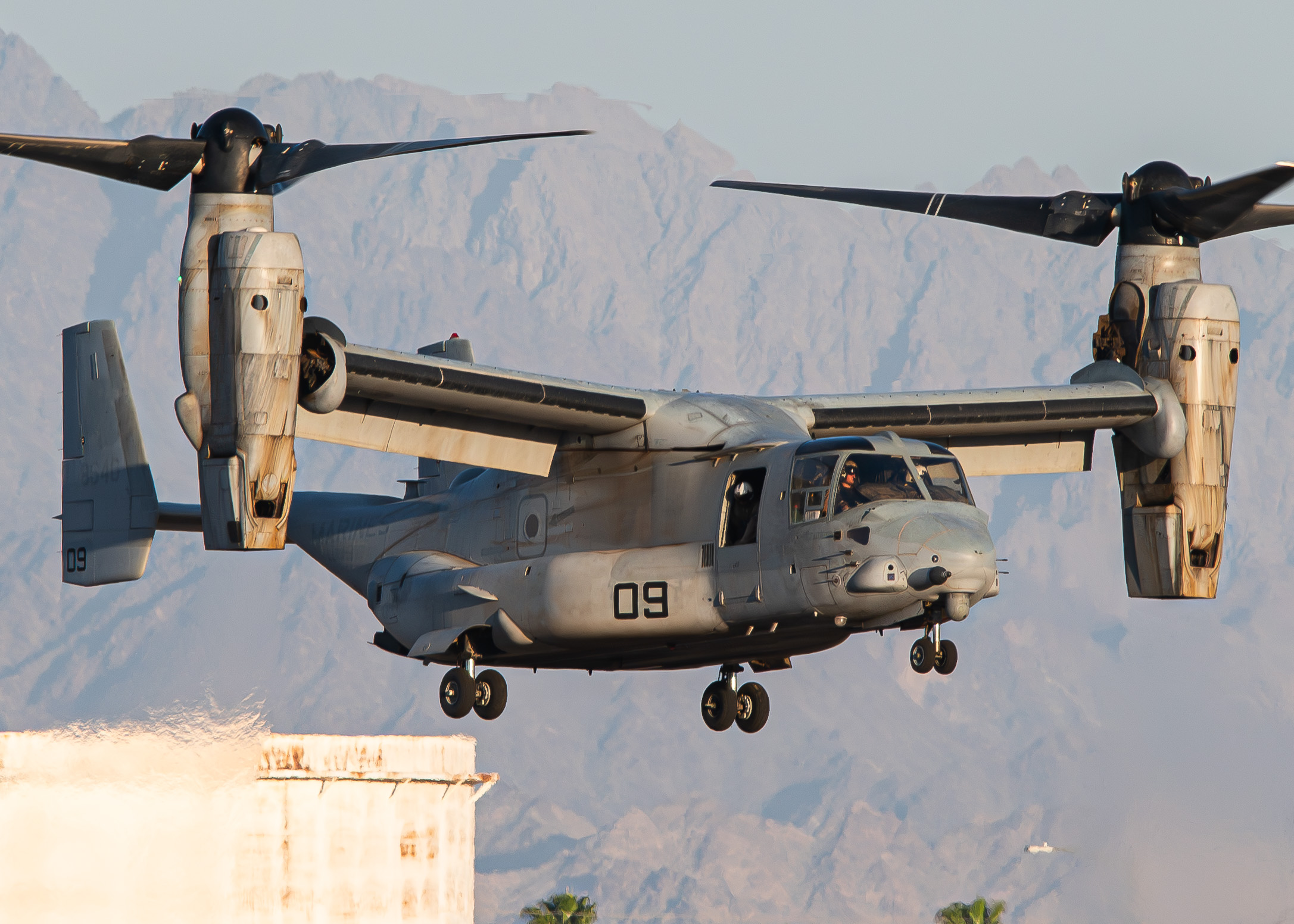 Full size: USMC - United States Marine Corp Bell Boeing MV-22B Osprey 168640 at 