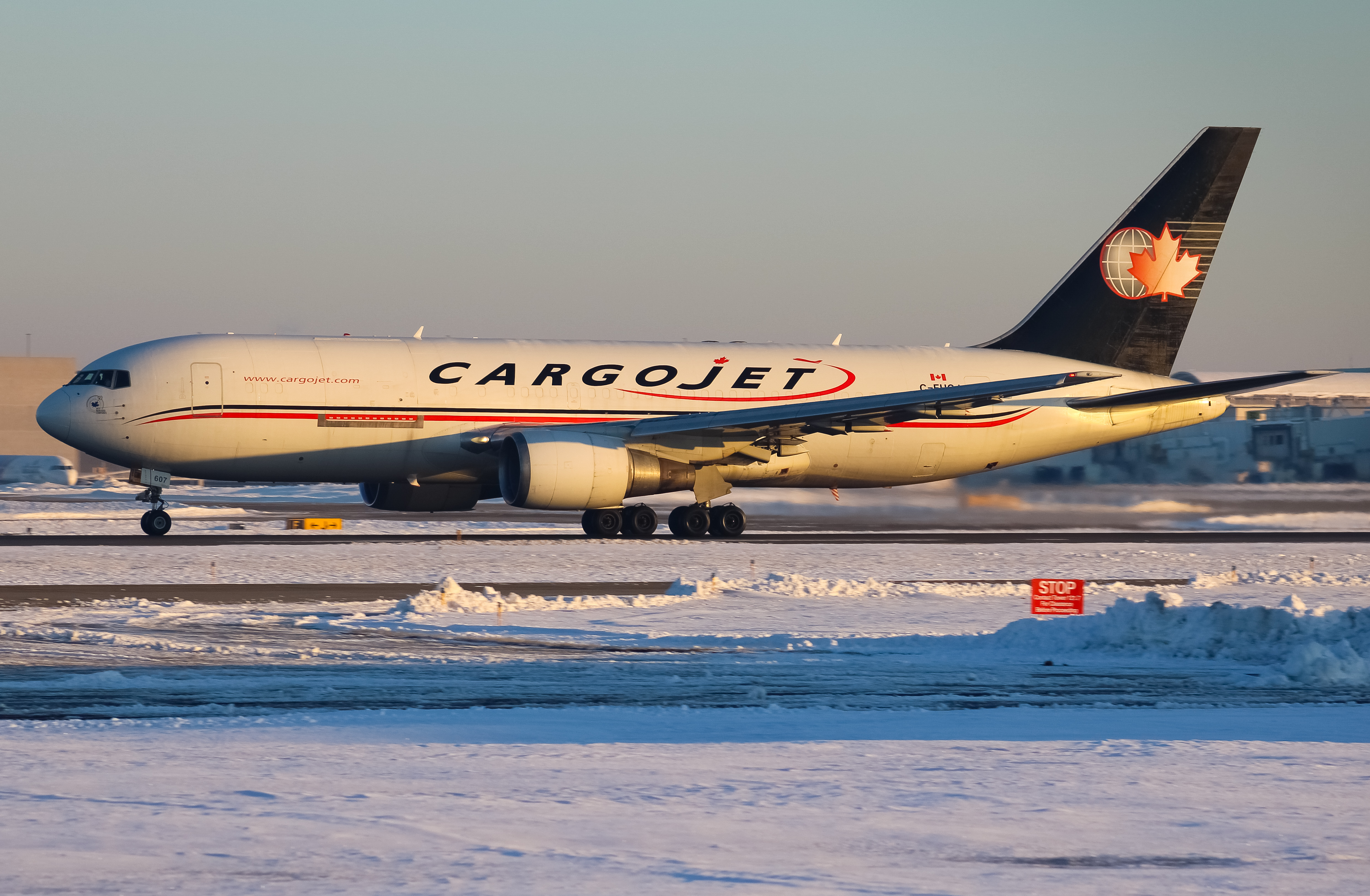 Full size: Cargojet Boeing 767-200F C-FHCJ at Cincinnati/Northern Kentucky International Airport