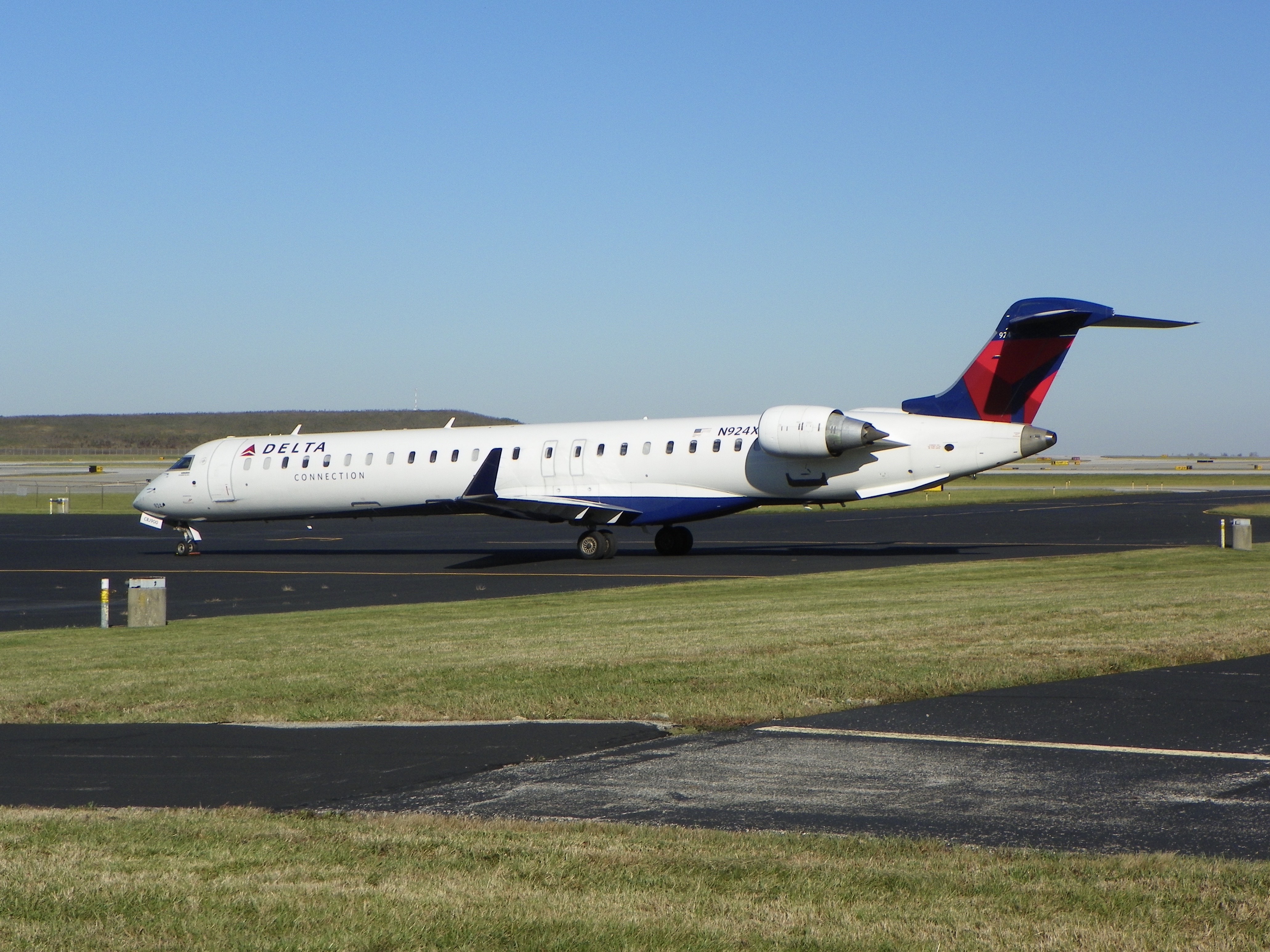 Full size: Delta Airlines Mitsubishi CRJ-900 N924XJ at Cincinnati/Northern Kentucky International Airport