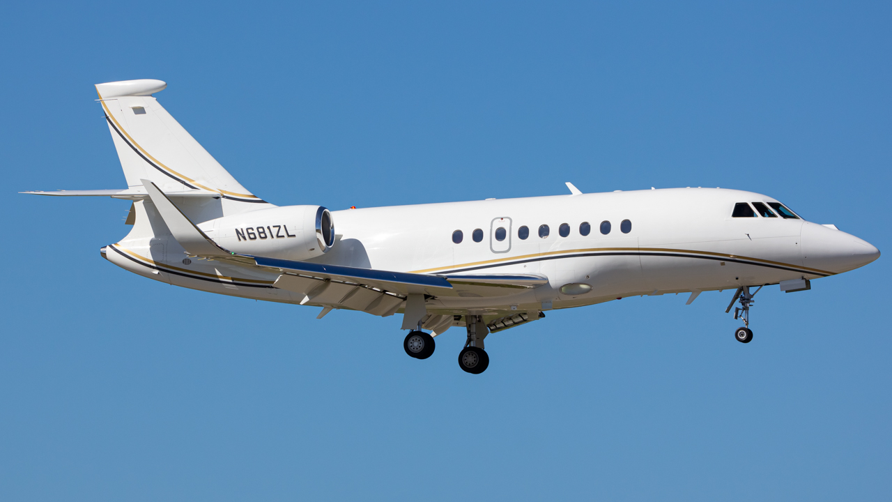 Full size: PRIVATE Dassault Falcon 2000EX N681ZL at Naples Municipal Airport