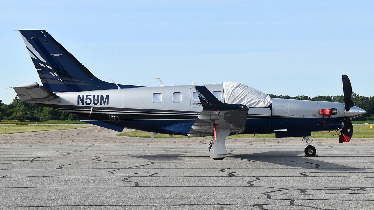 Full size: PRIVATE Socata TBM-910 N5UM at Ann Arbor Municipal Airport